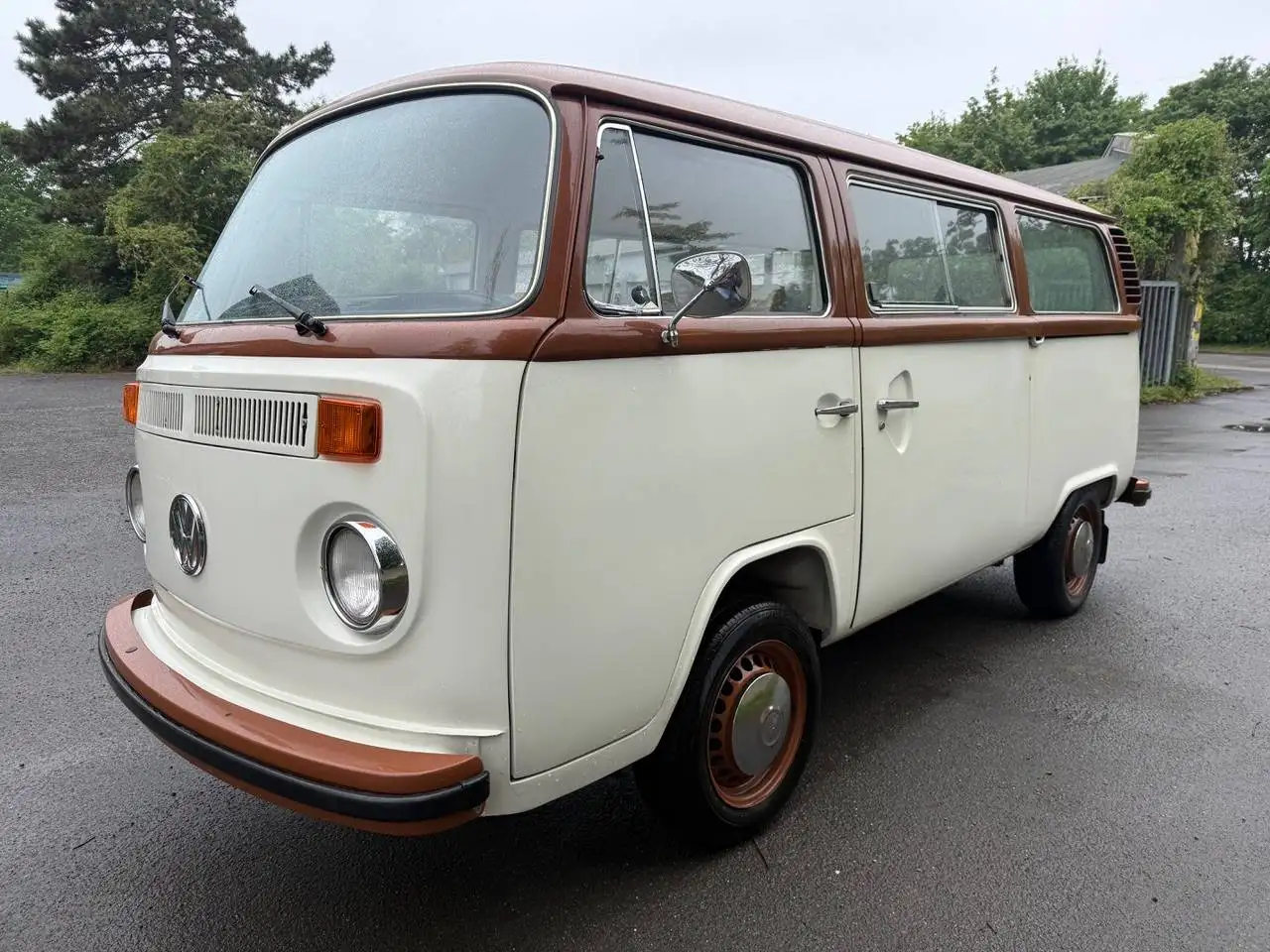 Volkswagen T2 Oldtimer-Baujahr 1979-1600er Motor Braun - Beige, foto 4
