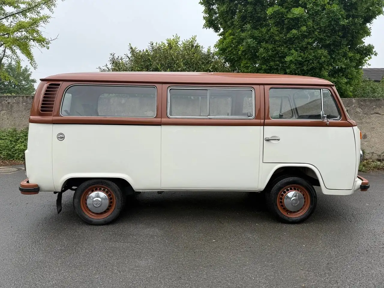 Volkswagen T2 Oldtimer-Baujahr 1979-1600er Motor Braun - Beige, foto 5