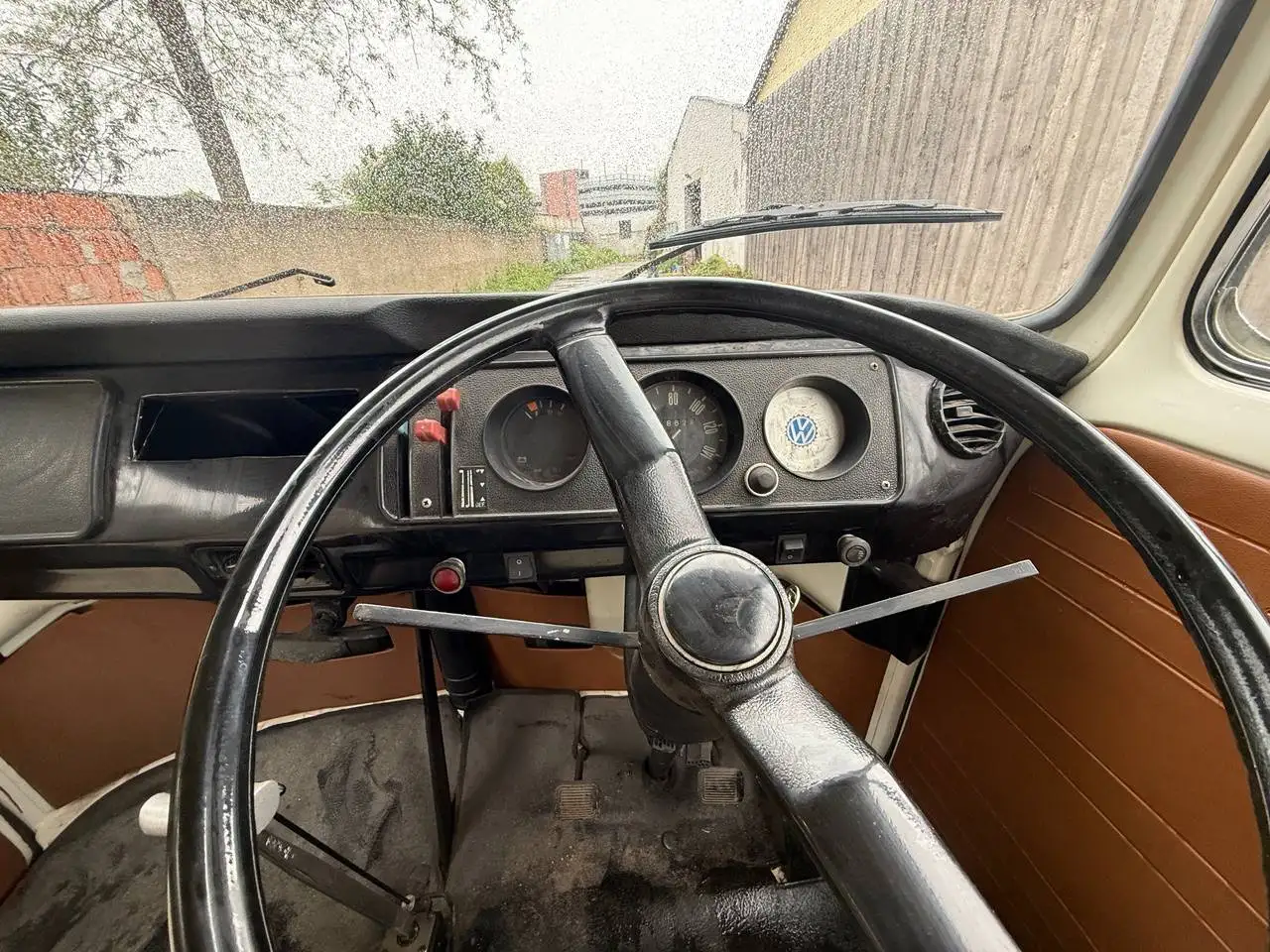 Volkswagen T2 Oldtimer-Baujahr 1979-1600er Motor Braun - Beige, foto 12