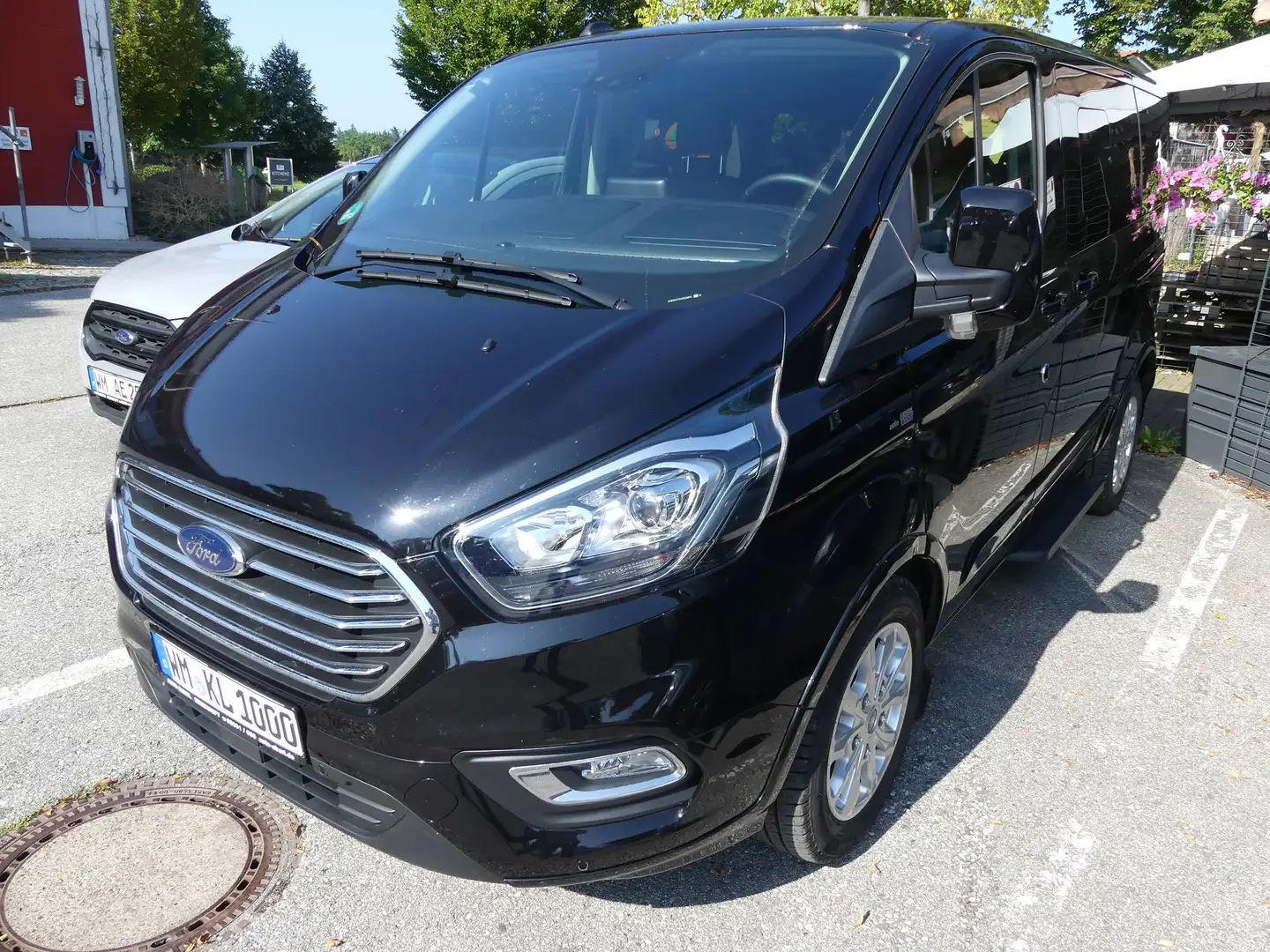 Ford Tourneo Custom 320 L1 Tourneo Titanium * 8 sitzer ,AHK* Schwarz - 1
