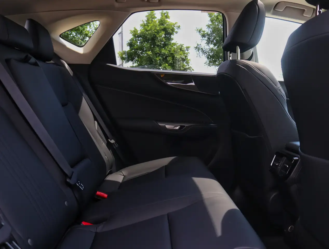 Lexus NX fotografie Lexus NX