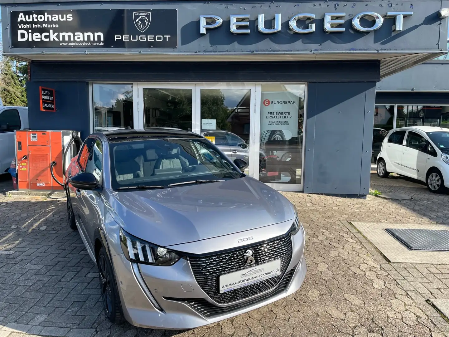 Peugeot 208 PureTech 100 EAT8 GT Pano / Navi Grau - 1