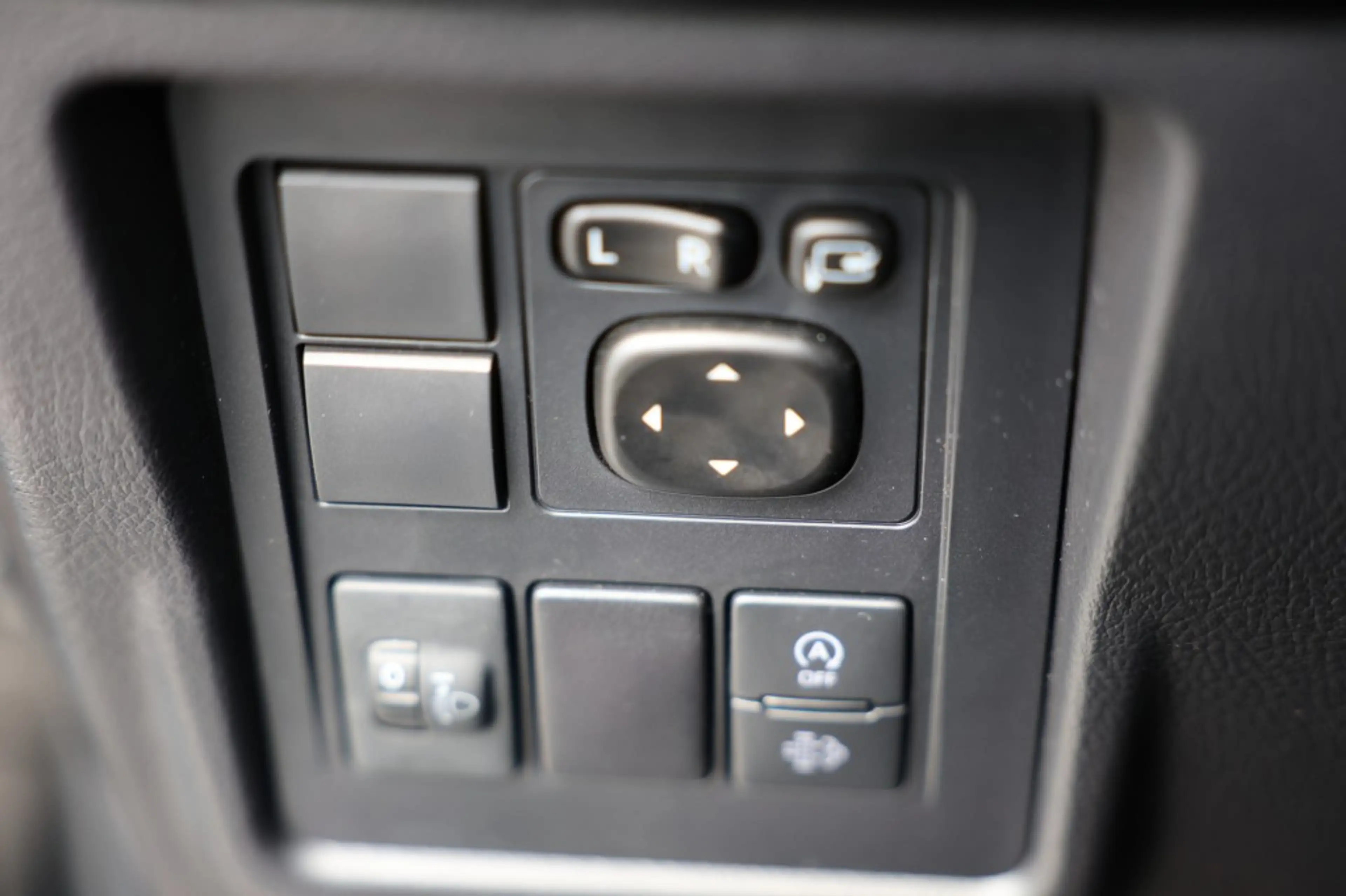 Toyota Land Cruiser 2.8 D-4D 3DRS CHALLENGER A/T VAN — photo 19