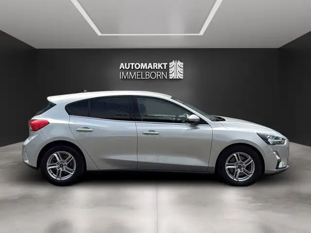 Ford Focus view 11