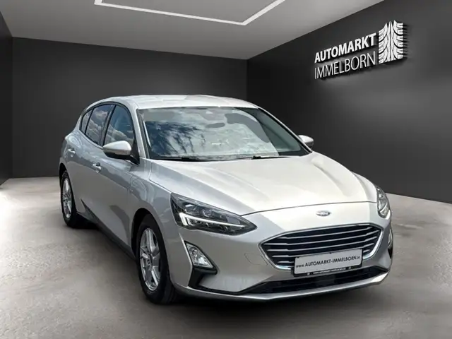 Ford Focus view 2
