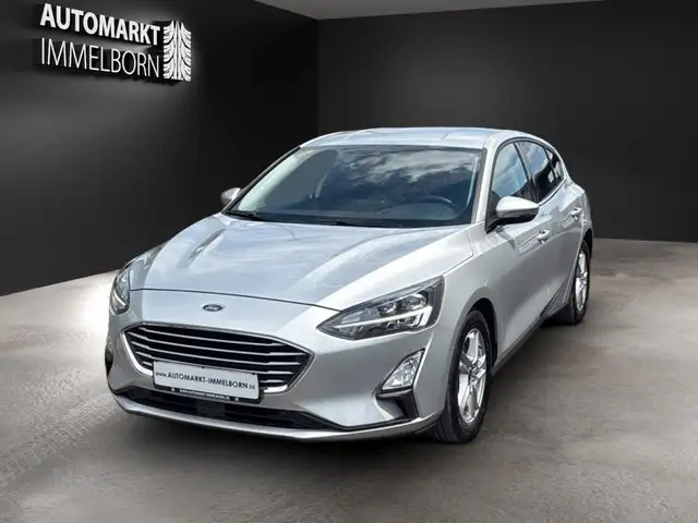 Ford Focus view 3