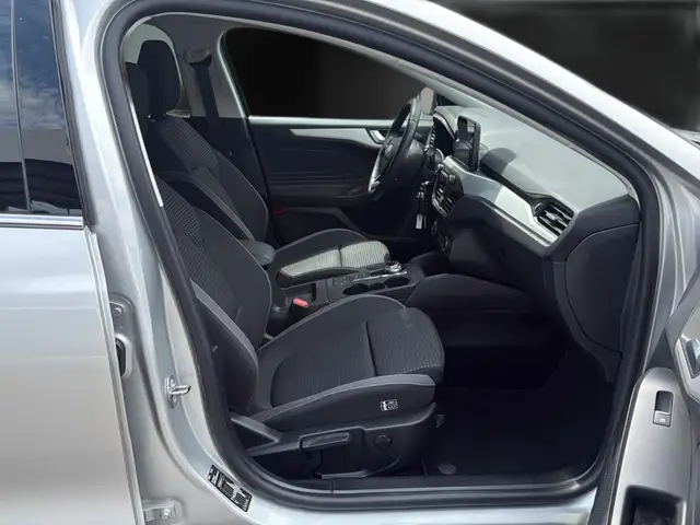 Ford Focus view 15