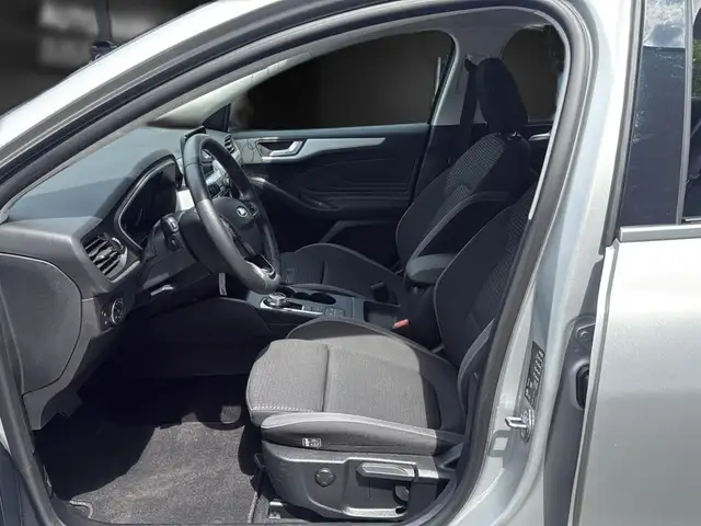 Ford Focus view 14