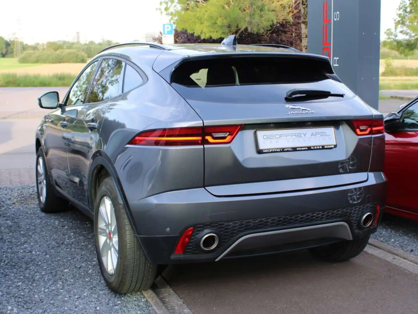 Jaguar E-Pace 2.0D 150 AWD S PANO CUIR NAVI 1 HAND Gris - 2