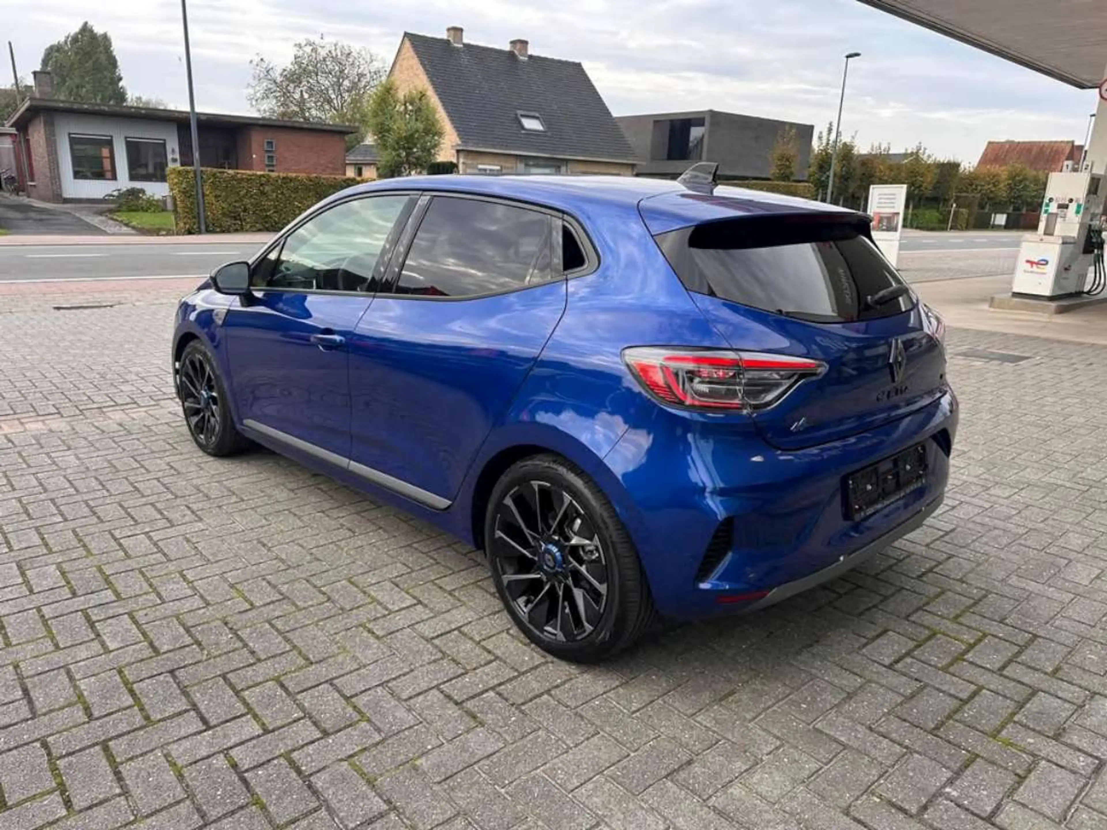 Renault Clio esprit Alpine E-Tech full hybrid 145 — photo 7
