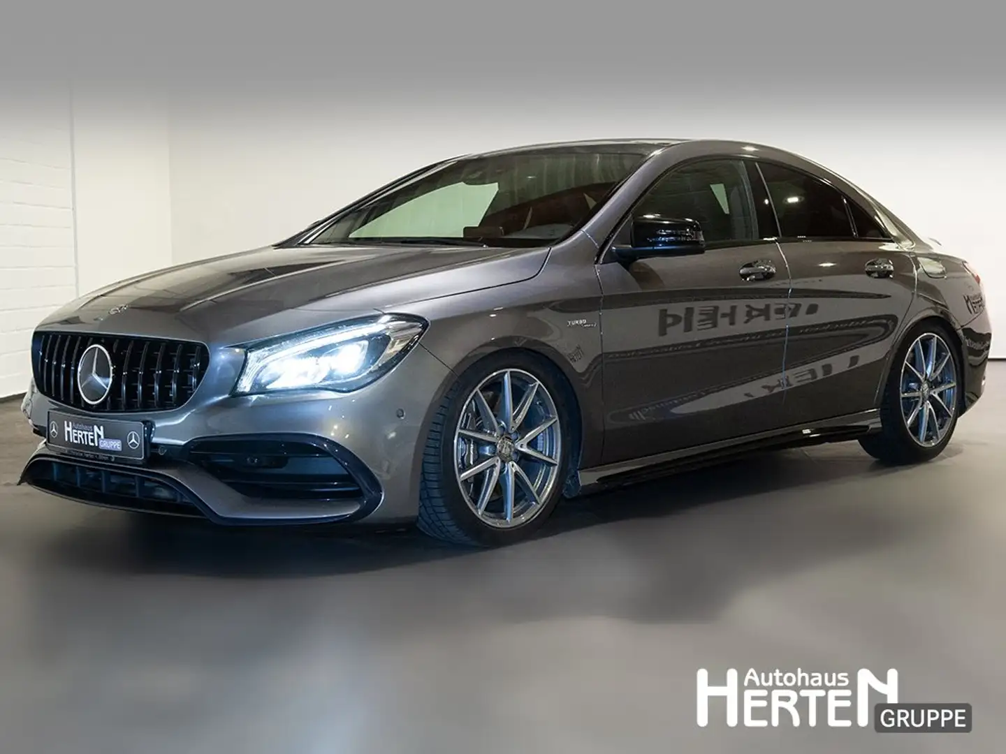 Mercedes-Benz CLA 45 AMG 4M+NIGHT-P.+PANORAMA-SD+DISTRONIC+LED Grau - 1