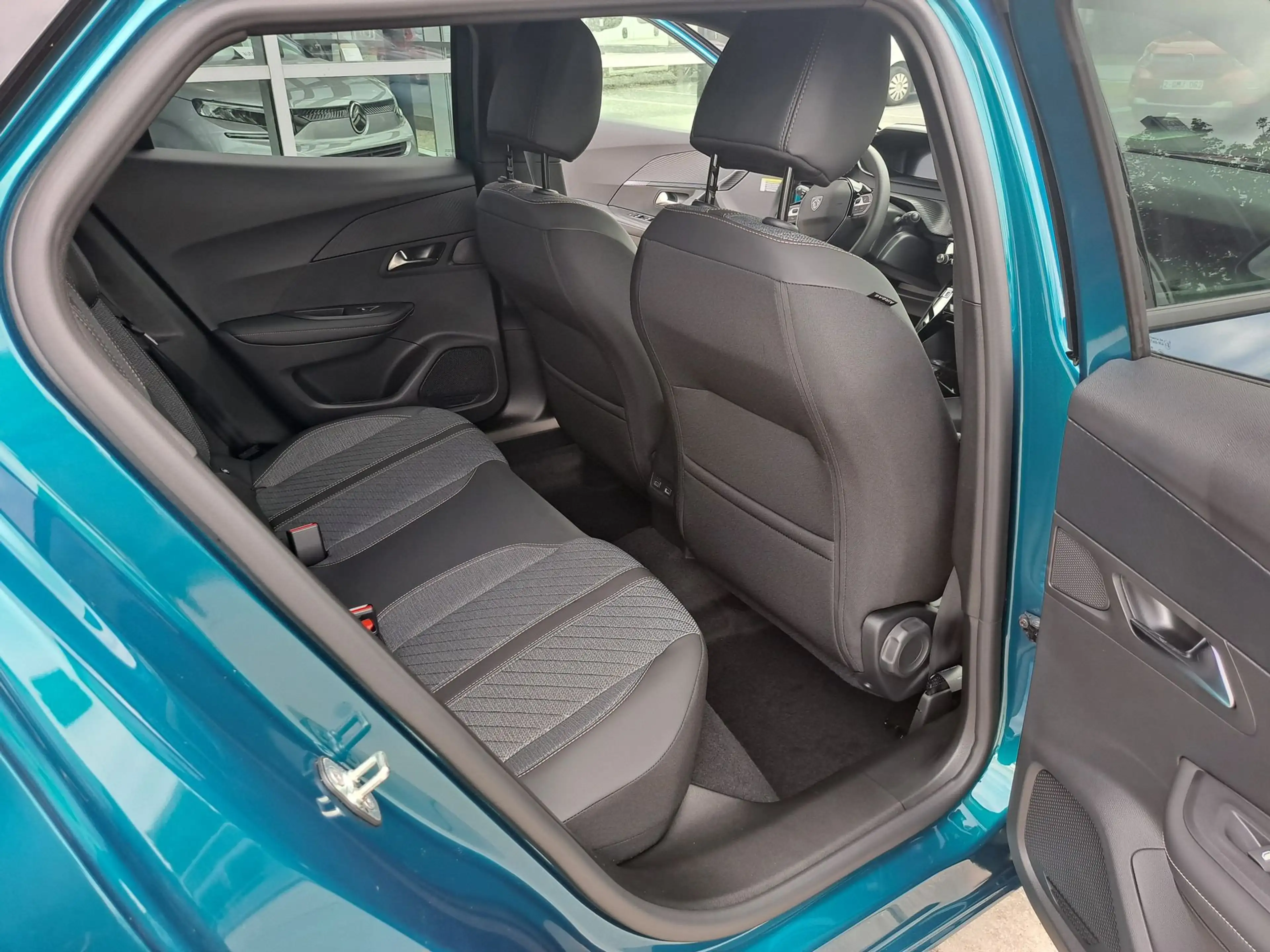 Peugeot 2008 1.2 Hybrid Allure e-DSC6 AUTOMAAT — photo 11