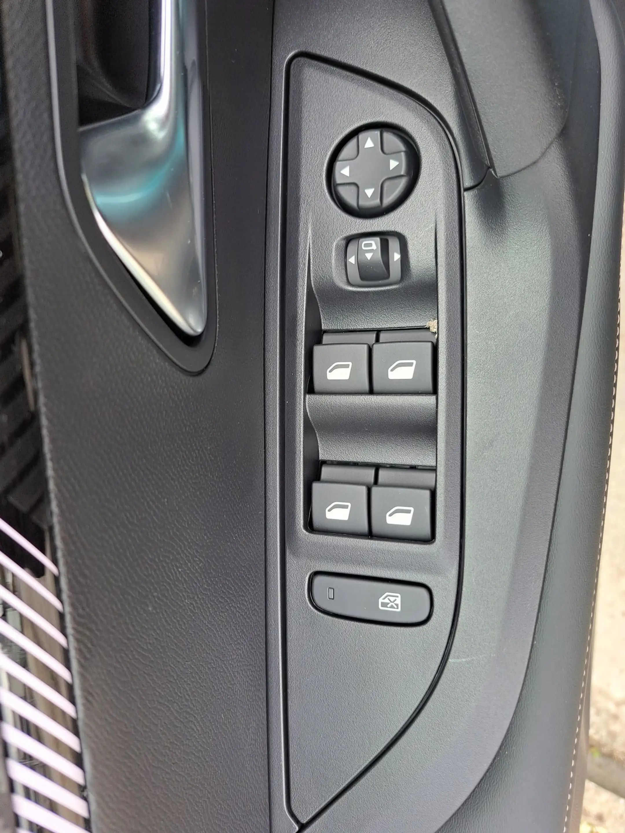 Peugeot 2008 1.2 Hybrid Allure e-DSC6 AUTOMAAT — photo 13