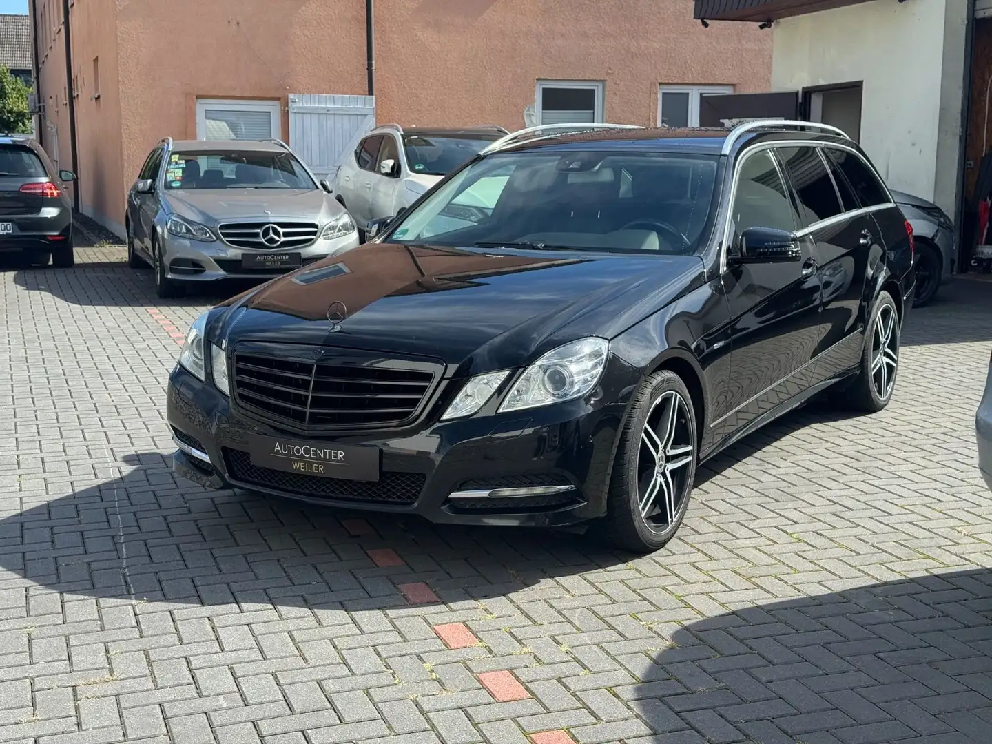 Mercedes-Benz E 200 T*KETTE NEU*TÜV NEU*TOP ZUSTAND* Schwarz - 1