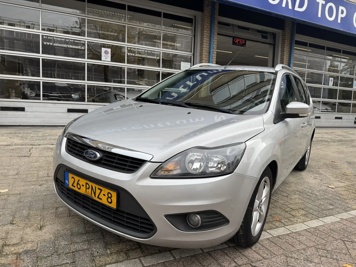 Ford Focus Wagon 1.6 Comfort NAP | Nieuwe Distributieriem | 1 Grijs - 2
