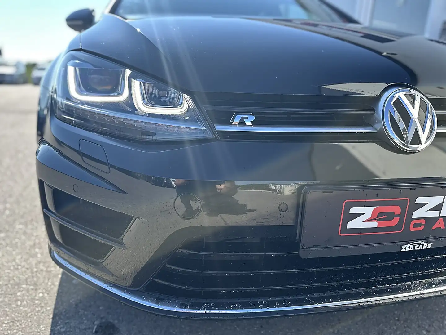 Volkswagen Golf R 2,0 TSI DSG Schwarz - 2