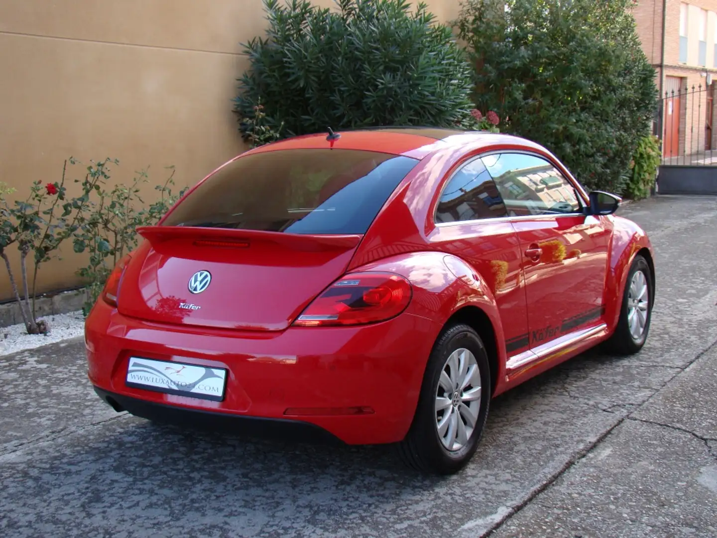 Volkswagen Beetle 1.6TDI Design 105 Rojo - 2