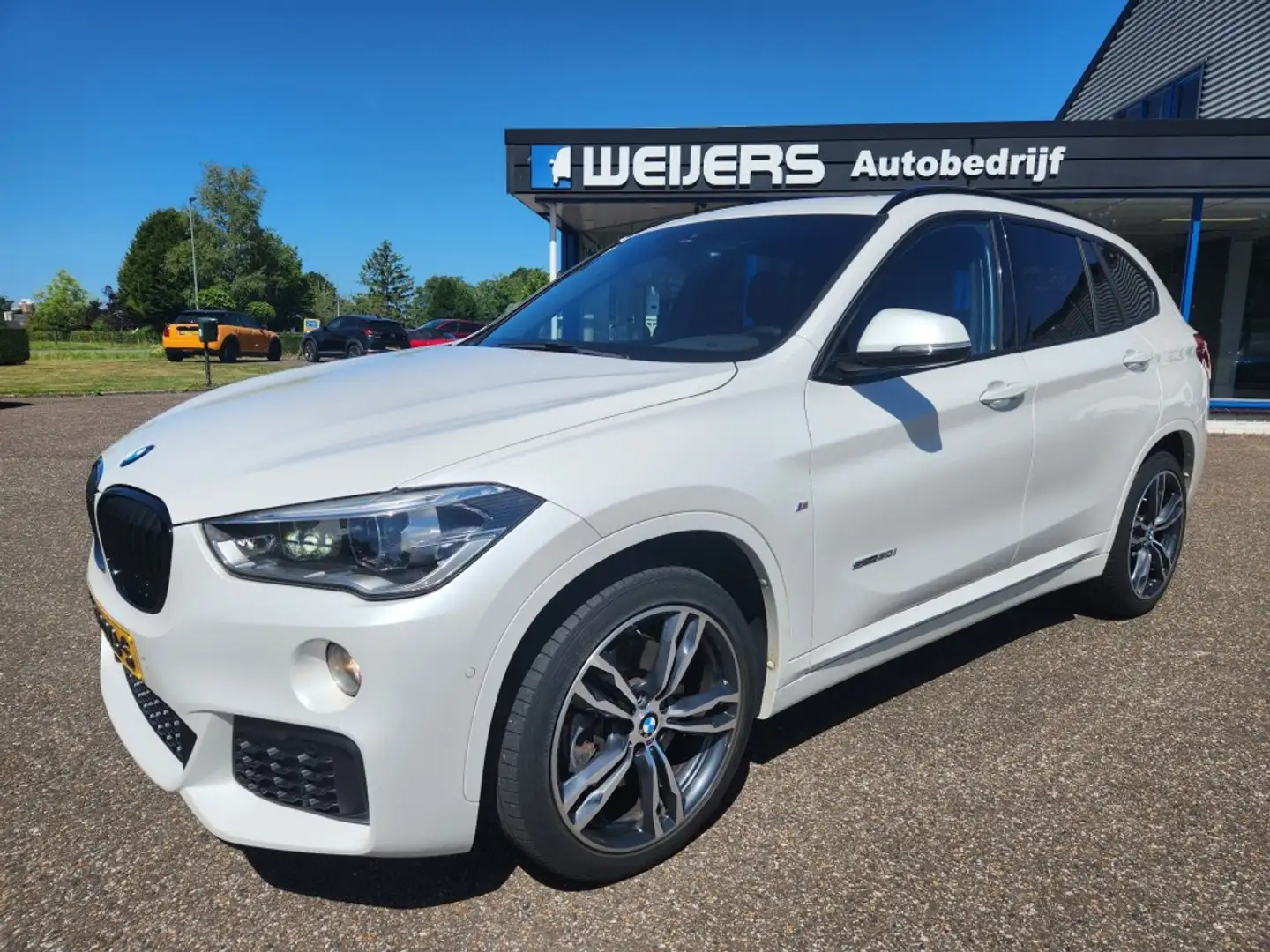 BMW X1 SDRIVE20I M Sport, Automaat, Leder, Pano, Navi, St Wit - 1