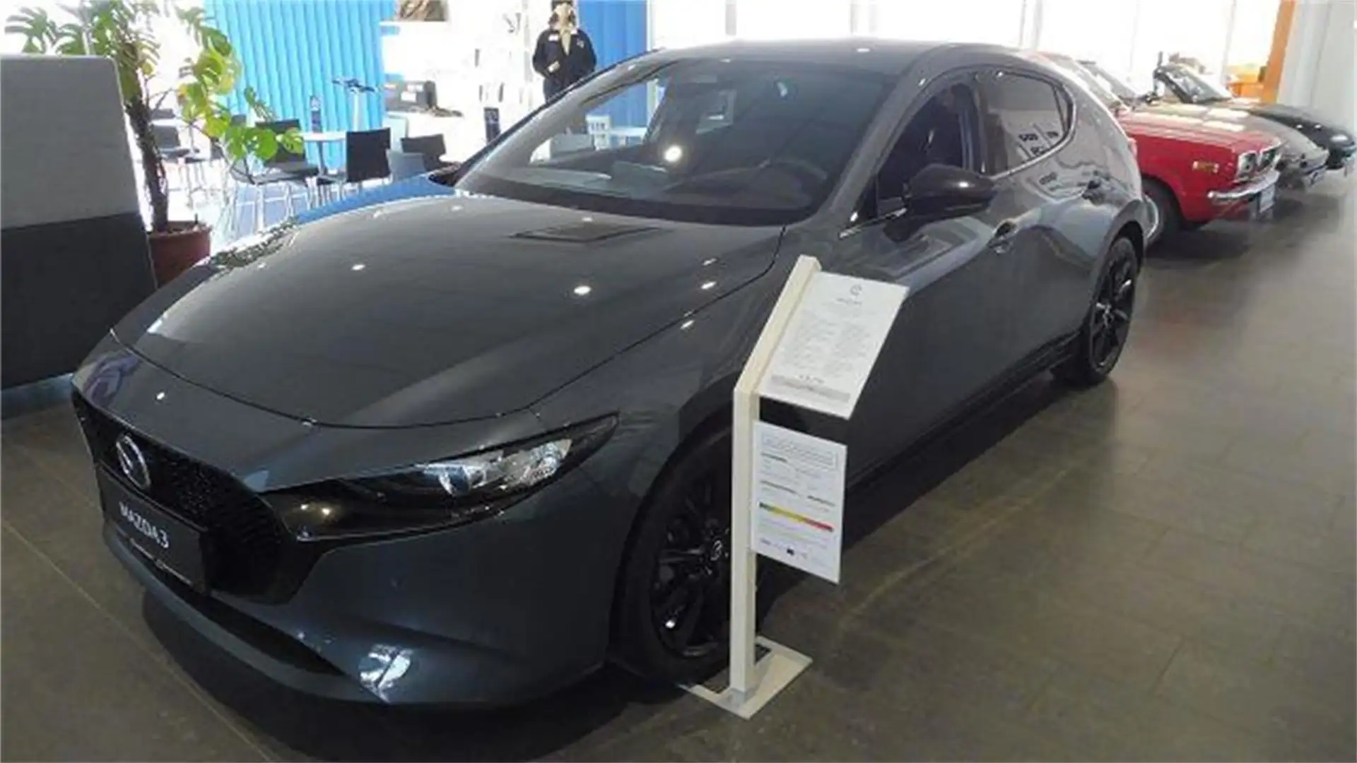 Mazda 3 2025 2.5L e-SKYACTIV G 140ps 6MT 2WD HOMURA Grau - 2