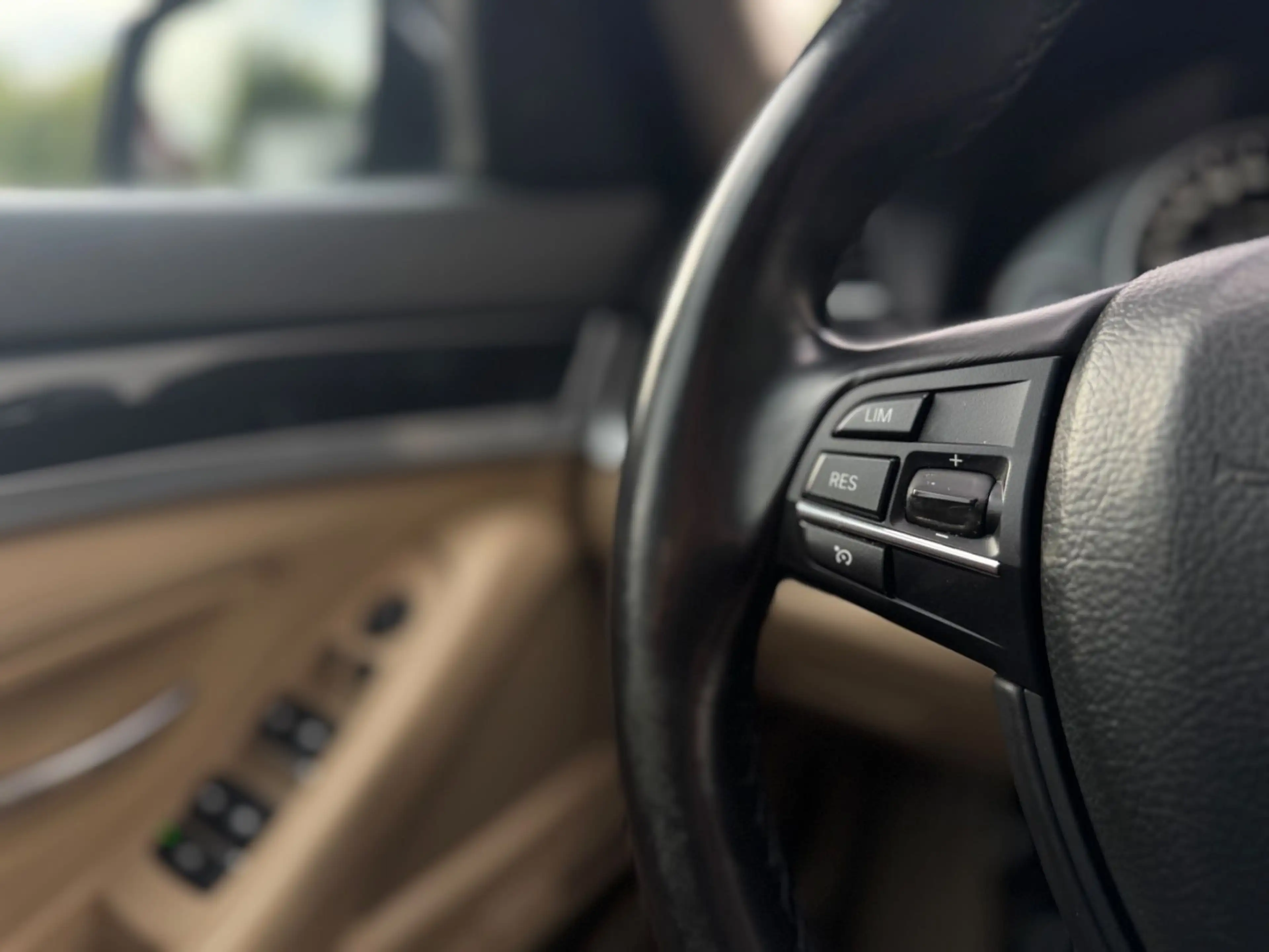 BMW 535 d xDrive BI-XENON*SOFTC*PANO*HUD*360*AHK — photo 12