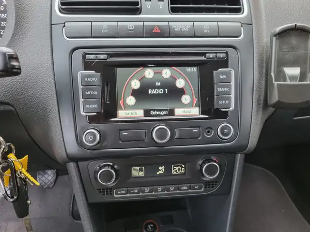 Volkswagen Polo view 11