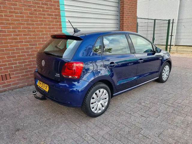 Volkswagen Polo view 4