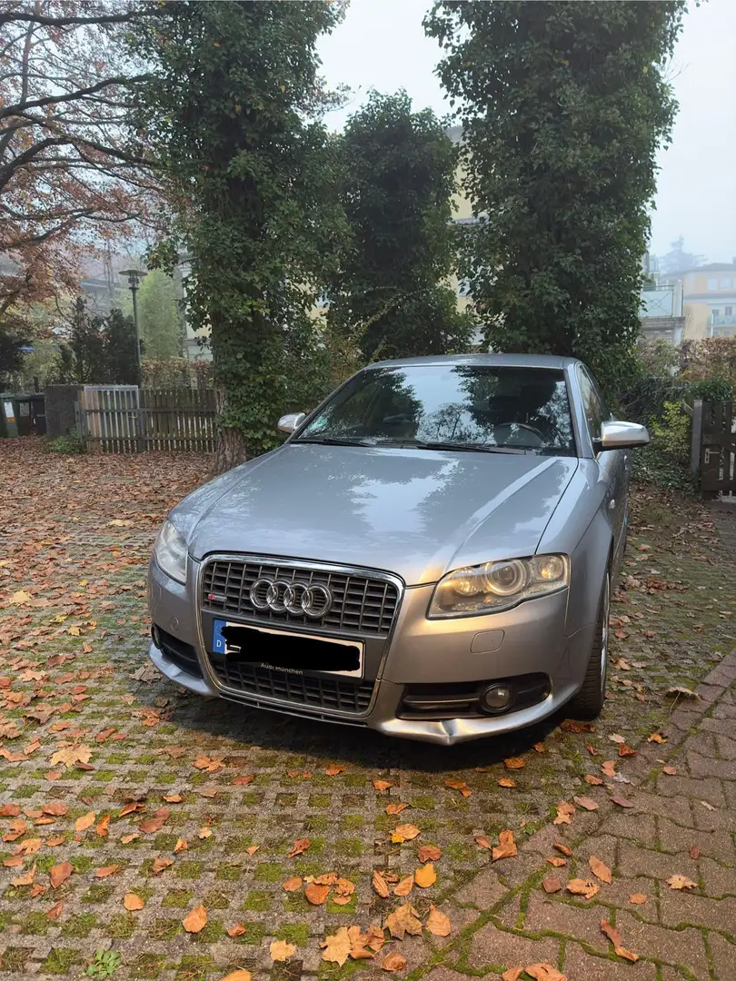 Audi A4 2.0 TFSI e Grau - 2