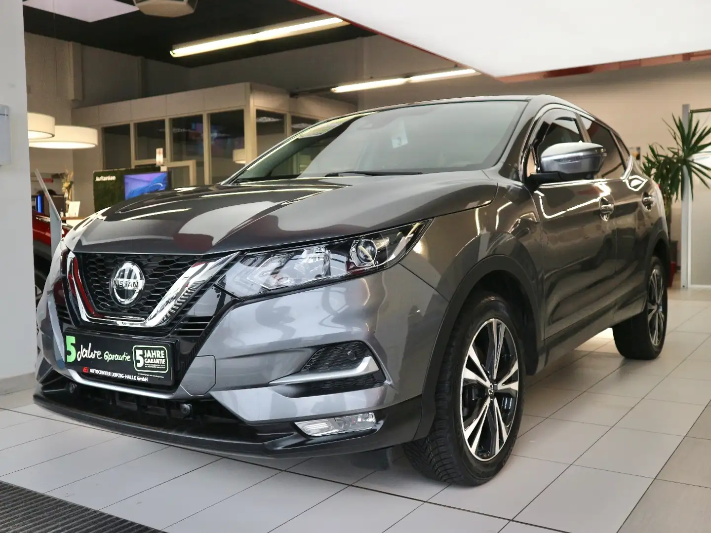 Nissan Qashqai 1.3 DIG-T N-Connecta AHK 360° Navi LM Gris - 2