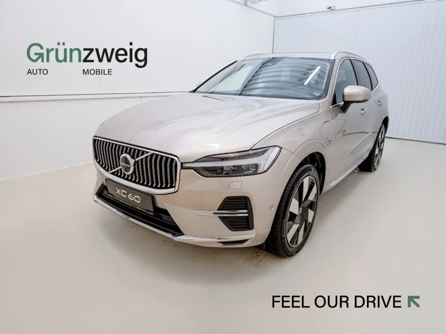 Volvo XC60 Ultra, T6 AWD Plug-in Hybrid, Elektrisch/Benzin, B Grijs - 1