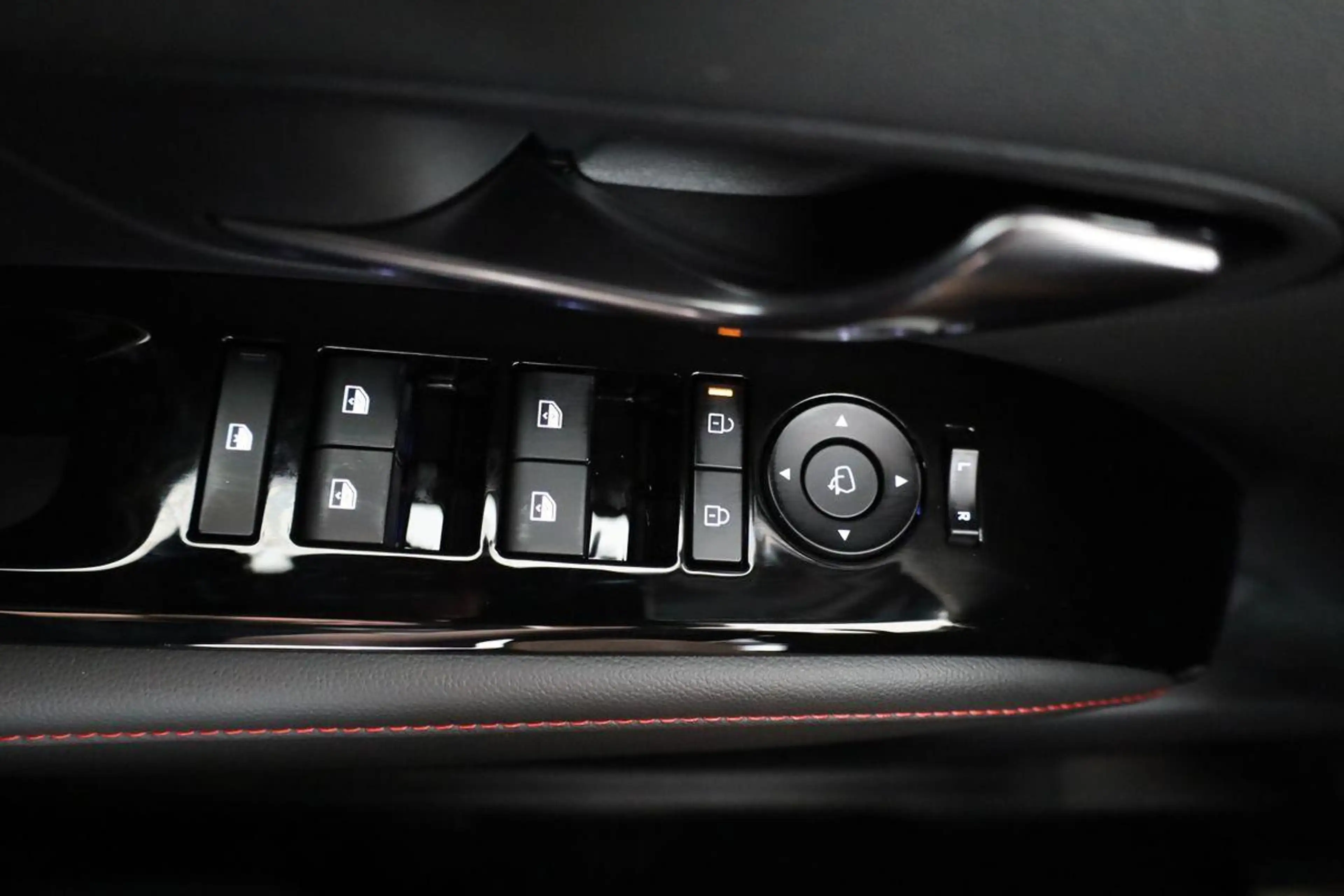 Hyundai TUCSON 1.6 T-GDI DCT 4WD N-LINE, el. Klappe, Teilleder... — photo 7
