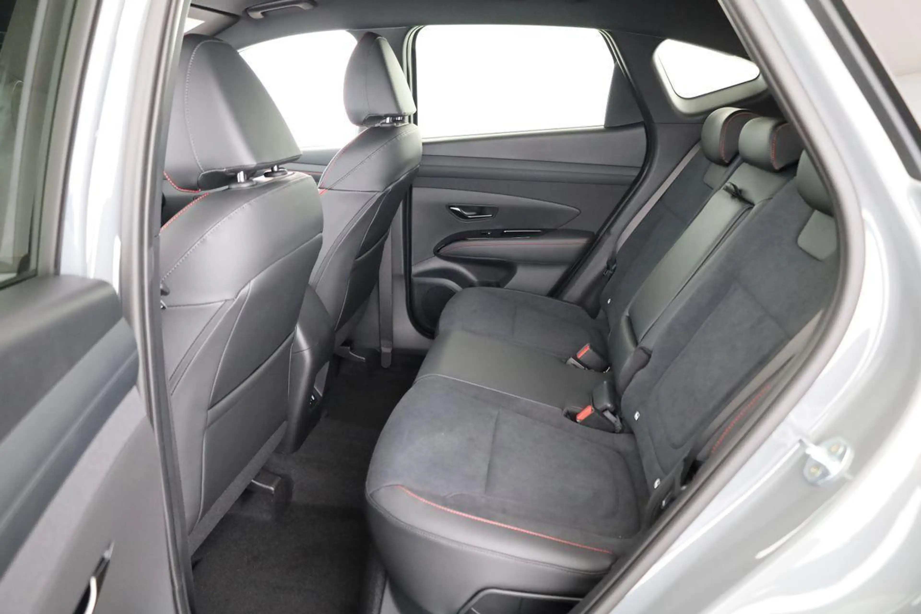 Hyundai TUCSON 1.6 T-GDI DCT 4WD N-LINE, el. Klappe, Teilleder... — photo 10