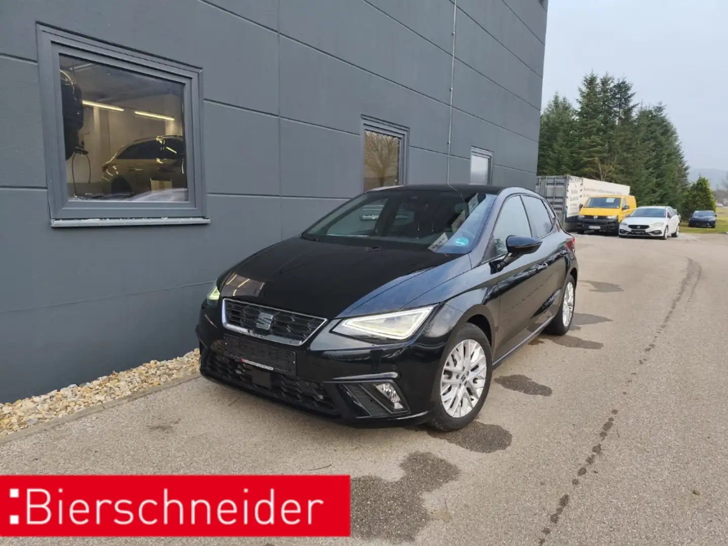 SEAT Ibiza 1.0 TSI DSG FR Schwarz - 1
