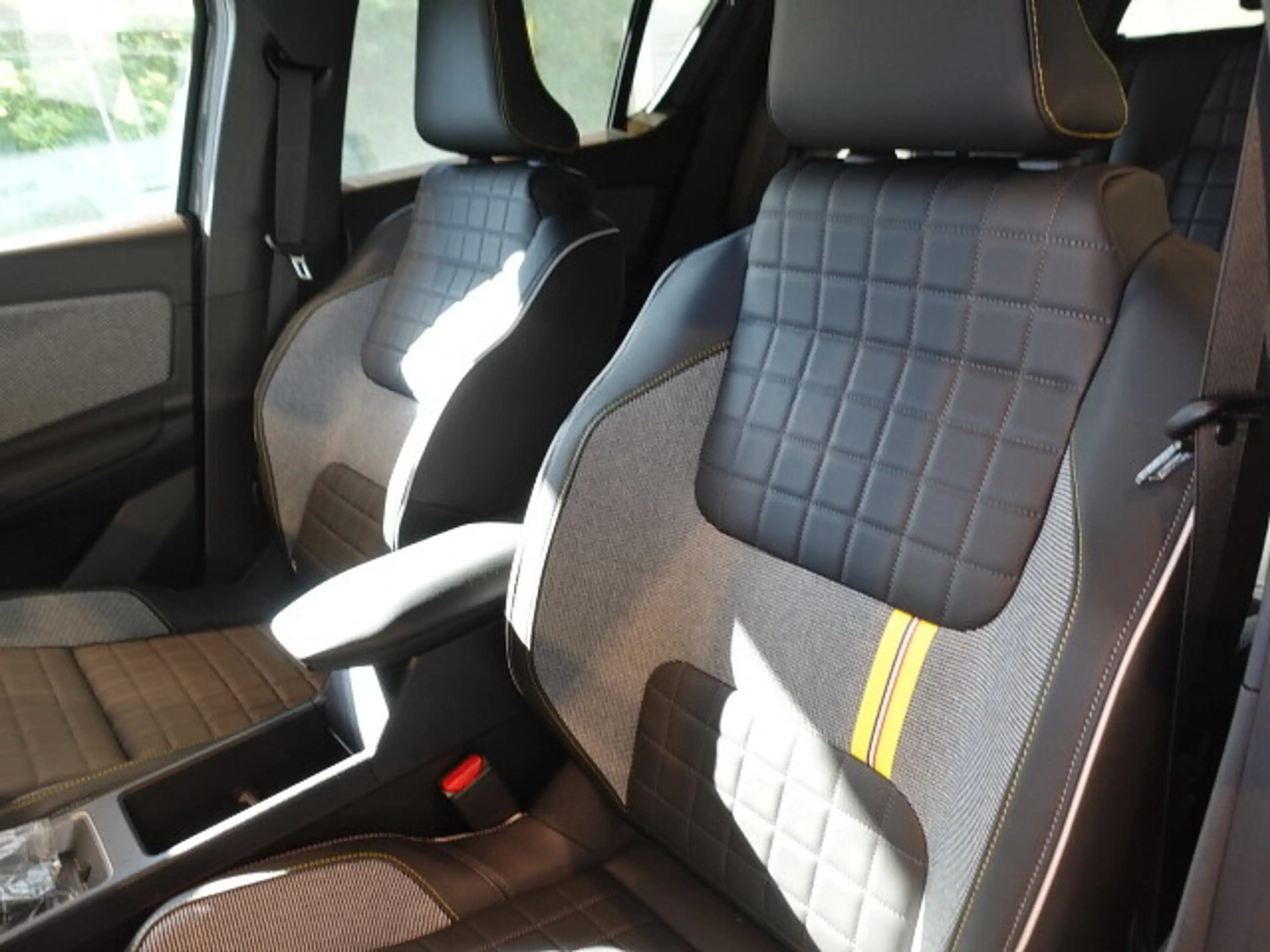 Renault R 4 R4 E-Tech 150 PS 52kWh Comfort Range Iconic Ple... — photo 14