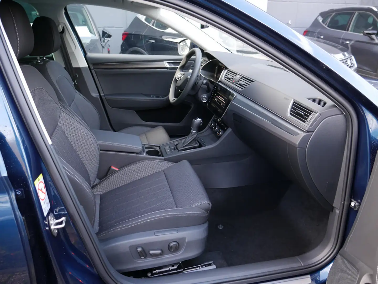 Skoda Superb Lim. 2.0 TDI Style DSG ACC MATRIX-LED Blau - 2