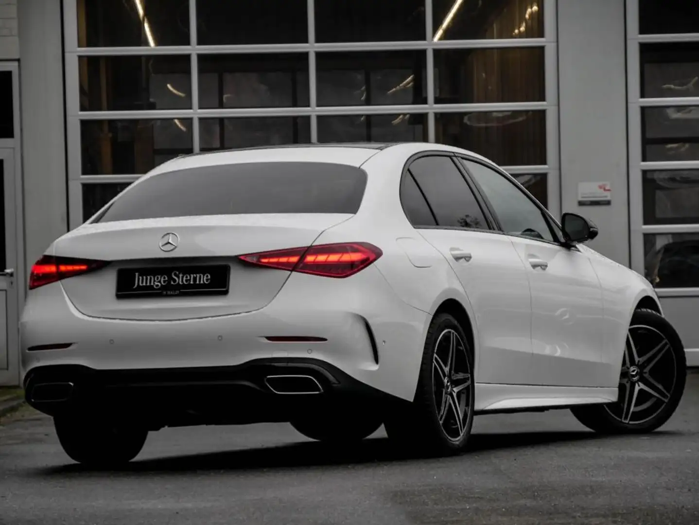 Mercedes-Benz C 180 AMG-Sport/Pano/Night/Totw/LED/Cam/Ambi/18" Weiß - 2