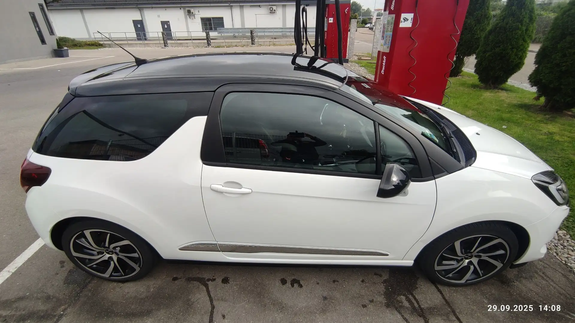 Citroen DS3 PureTech 130 SoChic *Kamera*Navi*Sitzheizung* Weiß - 2
