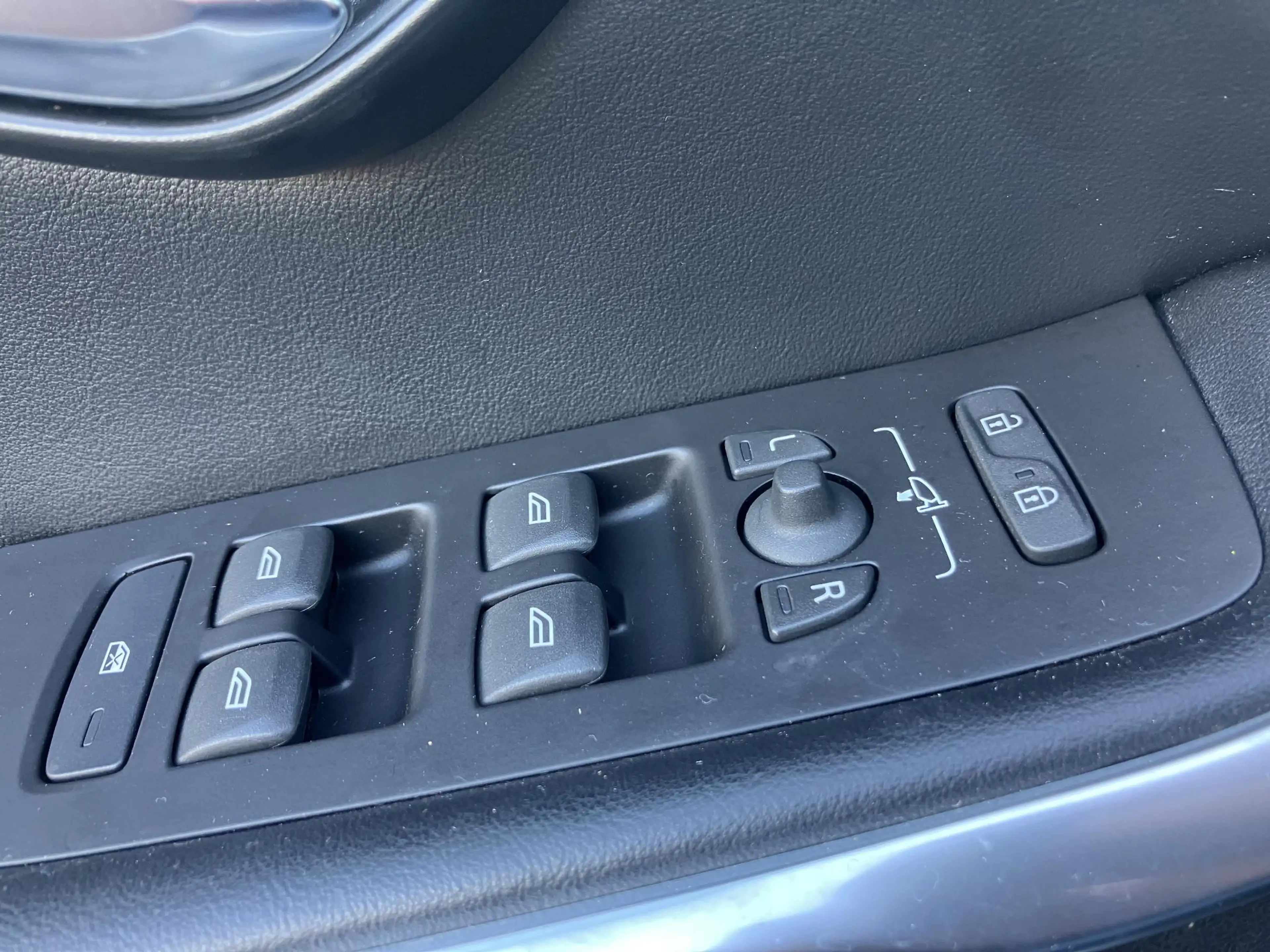 Volvo V40 1.5 T3 Polar+ Sport | R-Design | Pano | Leder | NA — photo 28
