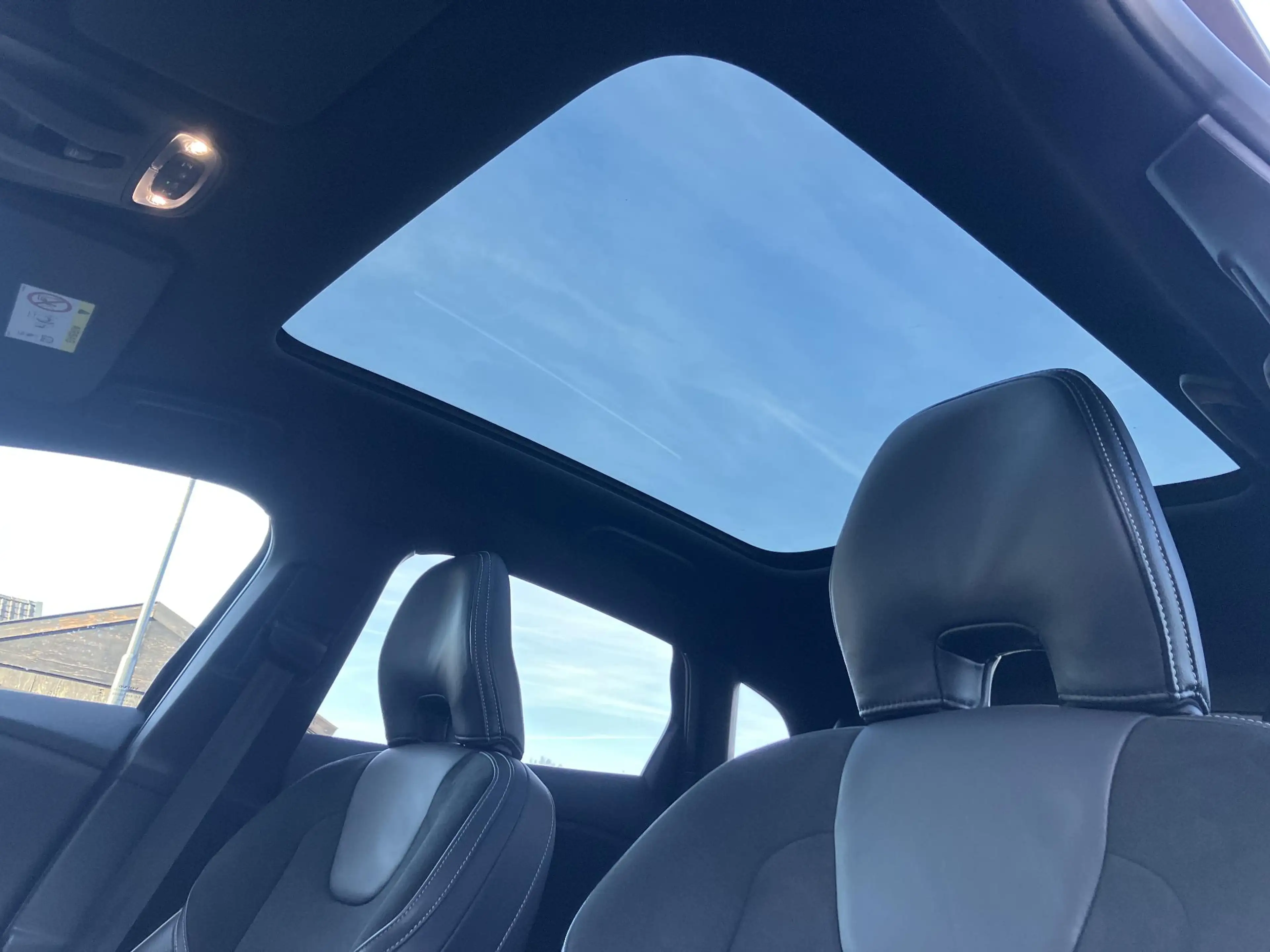 Volvo V40 1.5 T3 Polar+ Sport | R-Design | Pano | Leder | NA — photo 19