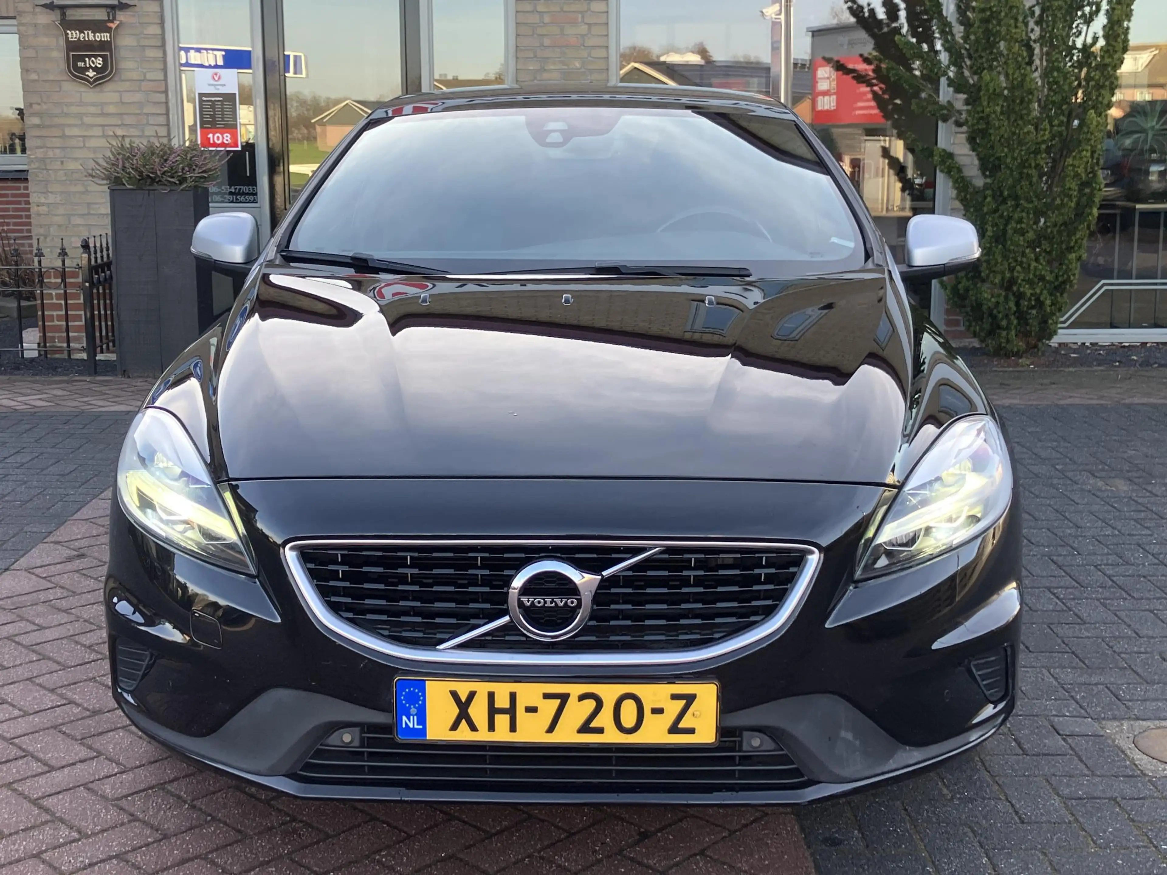 Volvo V40 1.5 T3 Polar+ Sport | R-Design | Pano | Leder | NA — photo 8