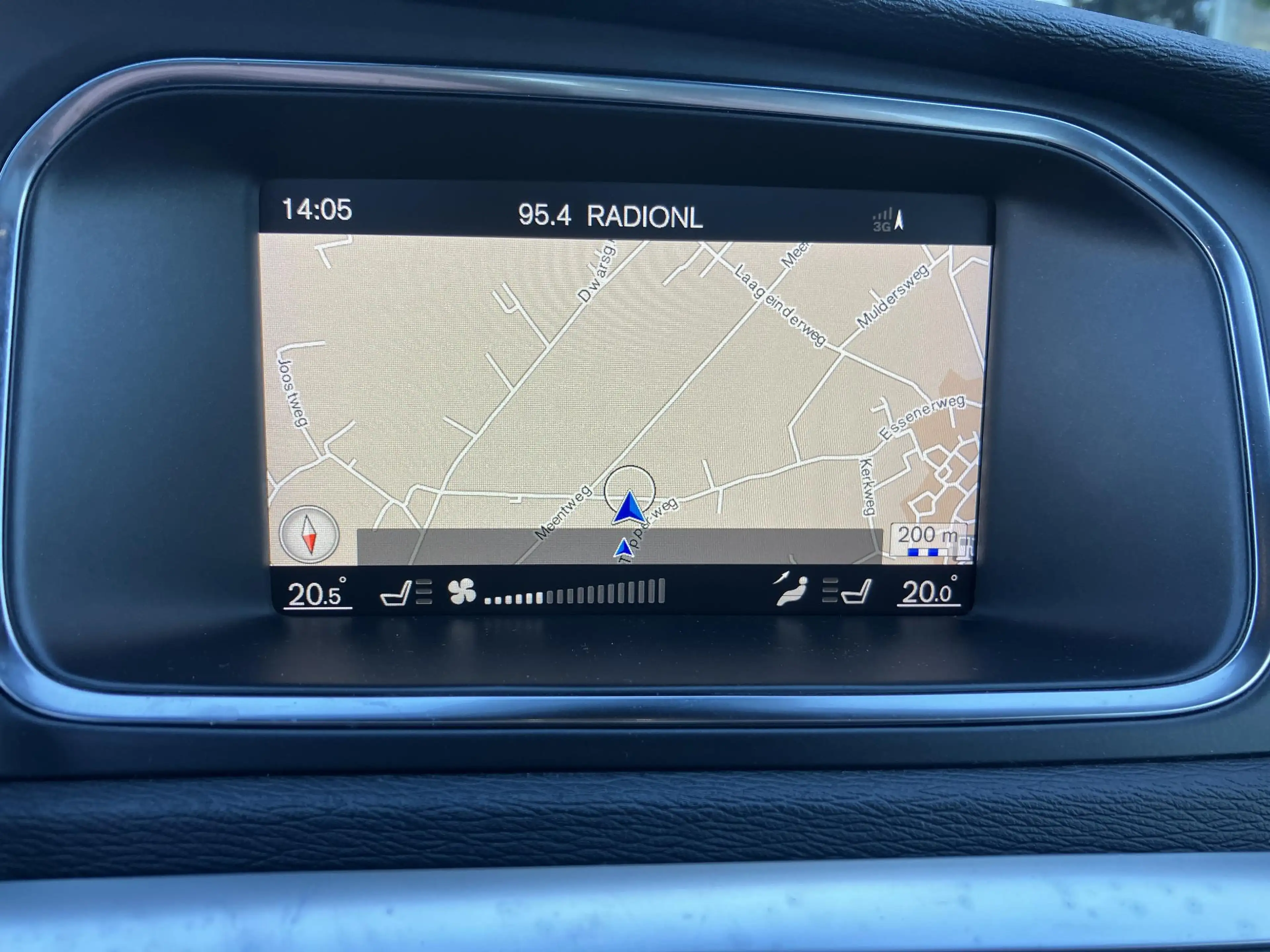 Volvo V40 1.5 T3 Polar+ Sport | R-Design | Pano | Leder | NA — photo 31