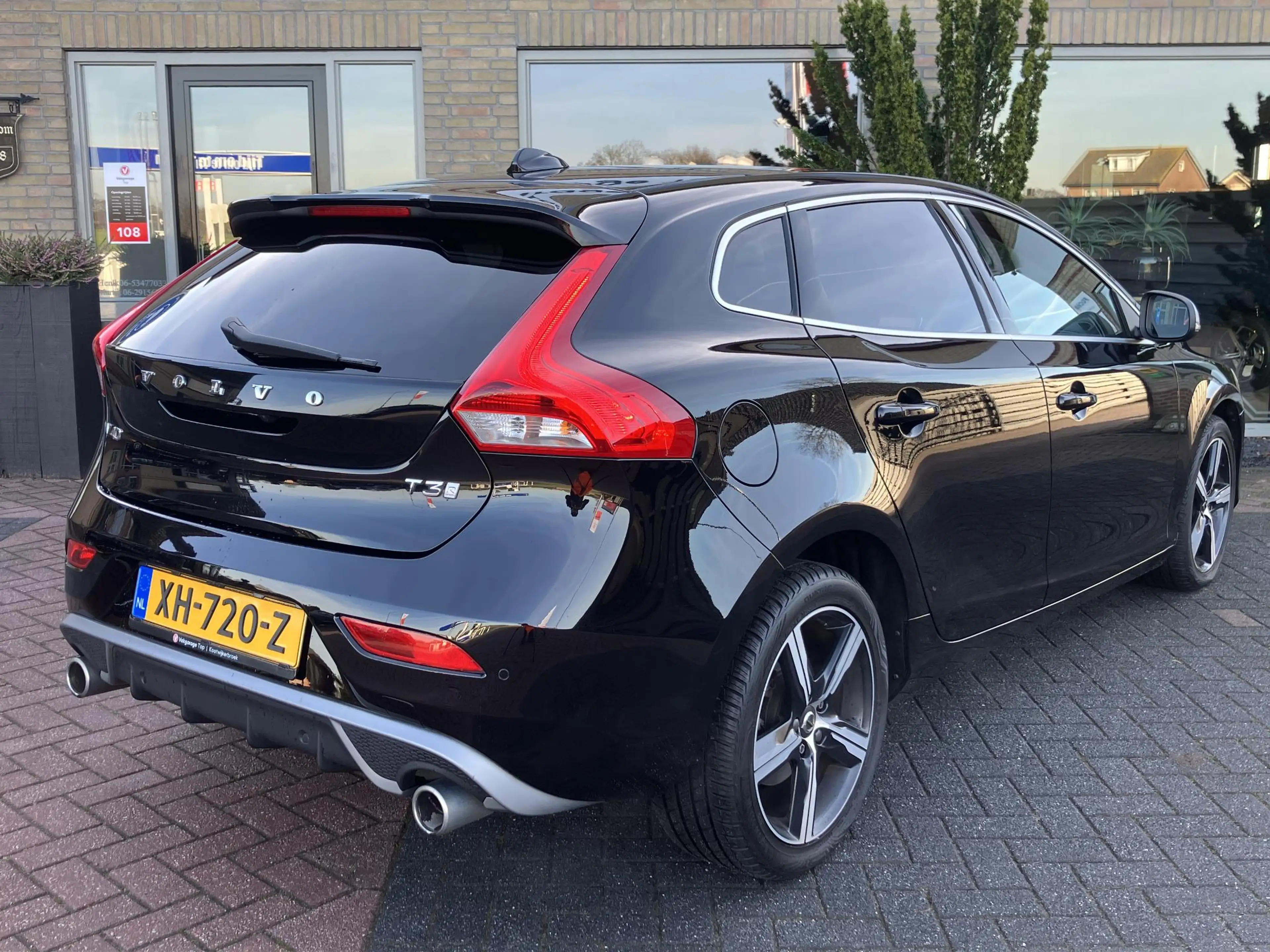 Volvo V40 1.5 T3 Polar+ Sport | R-Design | Pano | Leder | NA — photo 11