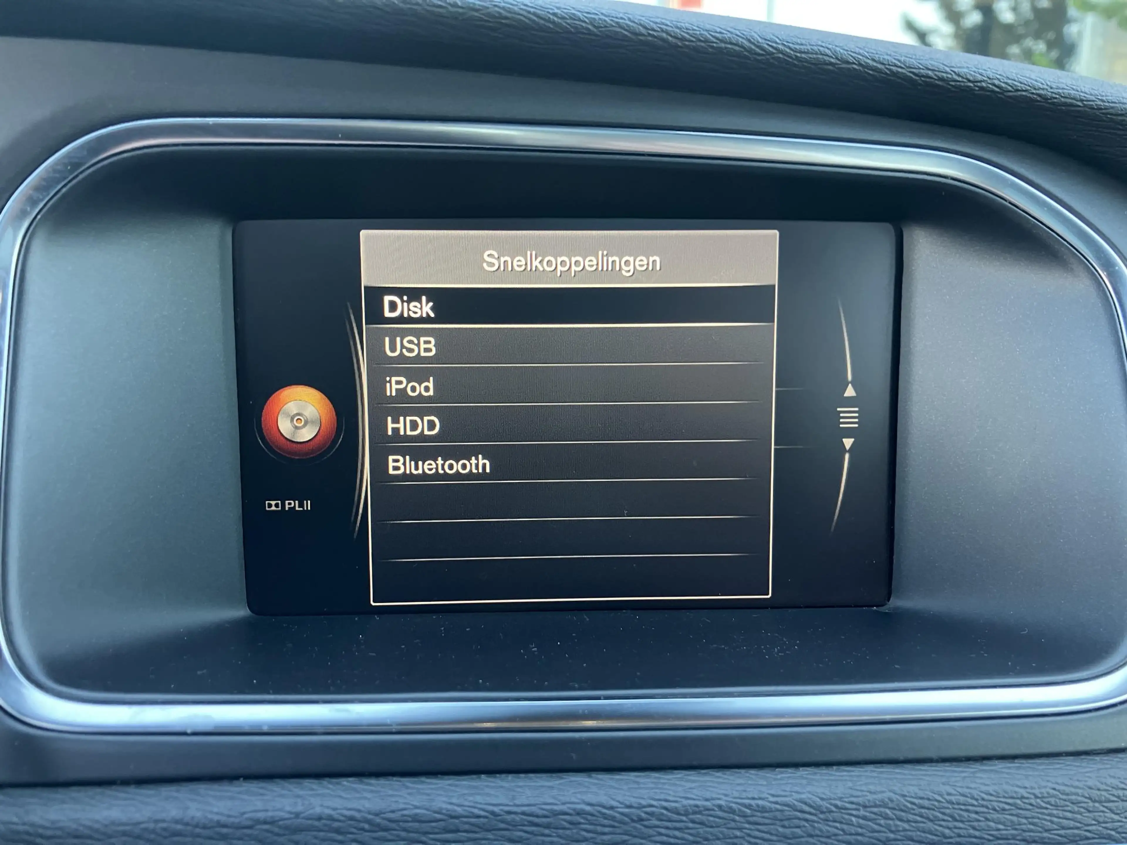 Volvo V40 1.5 T3 Polar+ Sport | R-Design | Pano | Leder | NA — photo 34