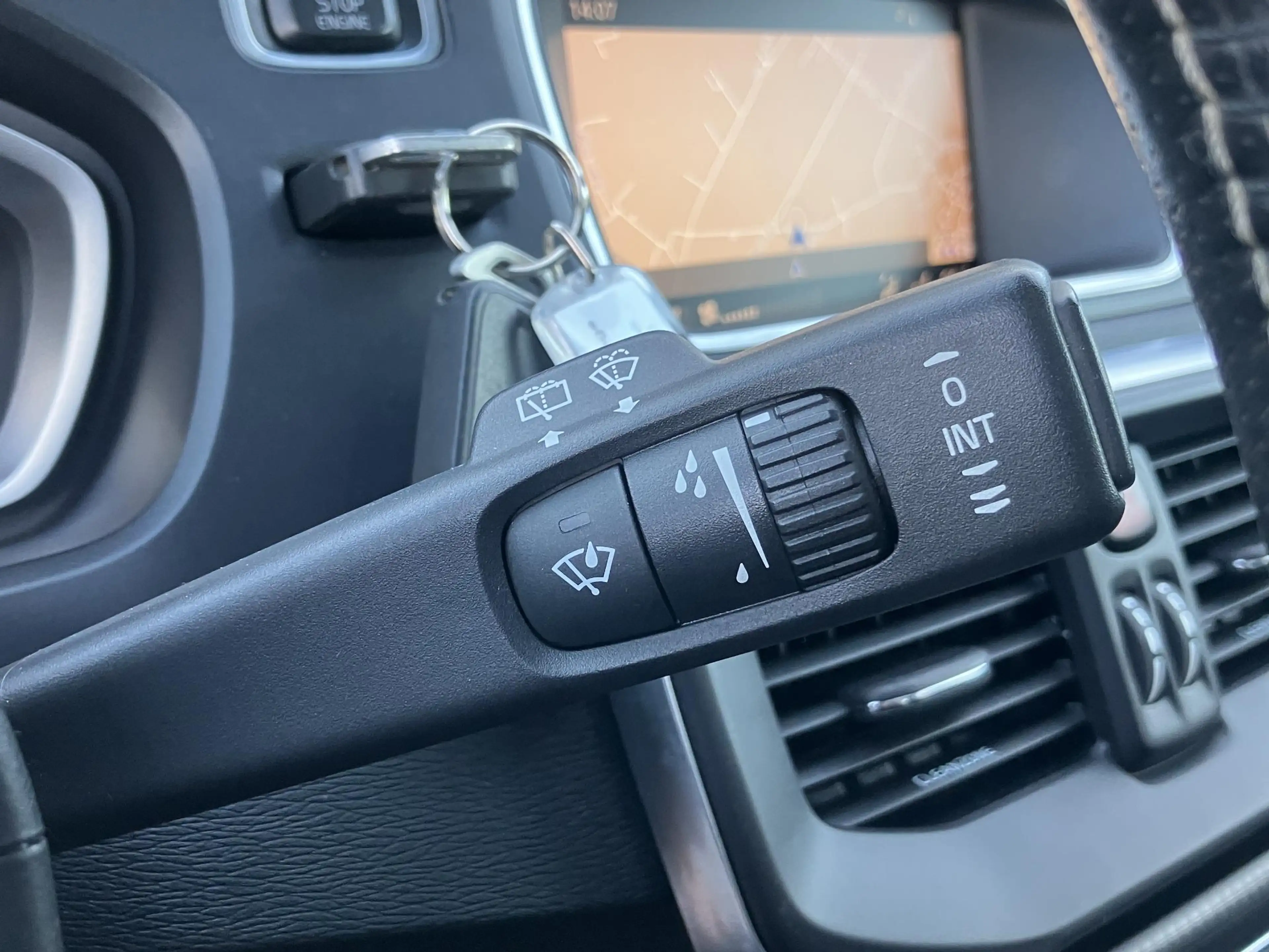 Volvo V40 1.5 T3 Polar+ Sport | R-Design | Pano | Leder | NA — photo 26
