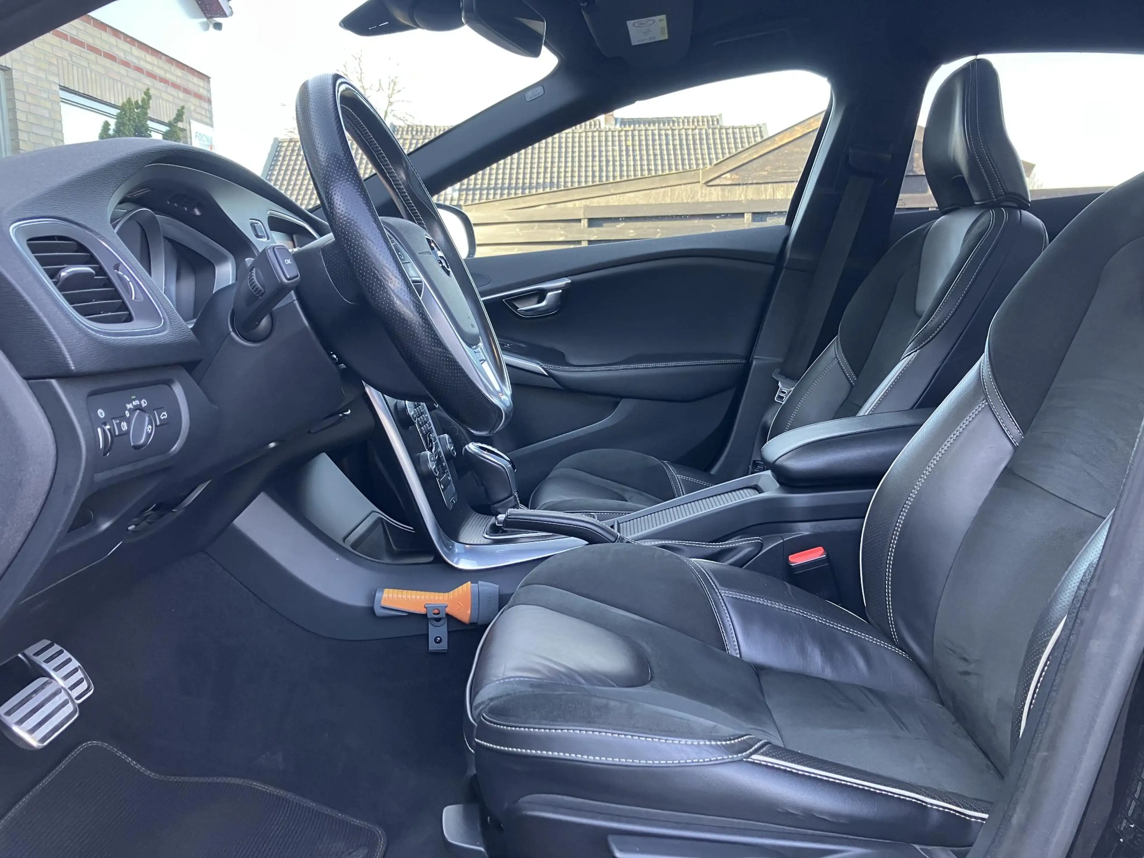 Volvo V40 1.5 T3 Polar+ Sport | R-Design | Pano | Leder | NA — photo 5