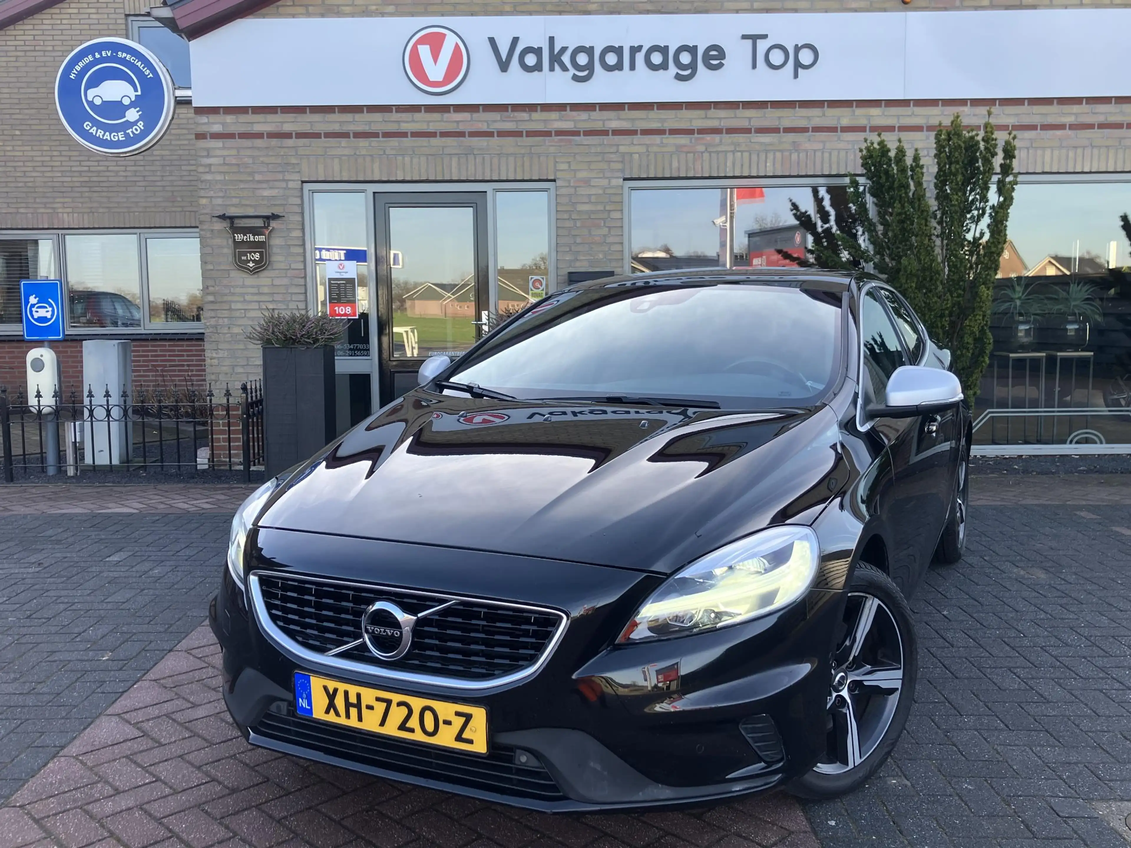 Volvo V40 1.5 T3 Polar+ Sport | R-Design | Pano | Leder | NA