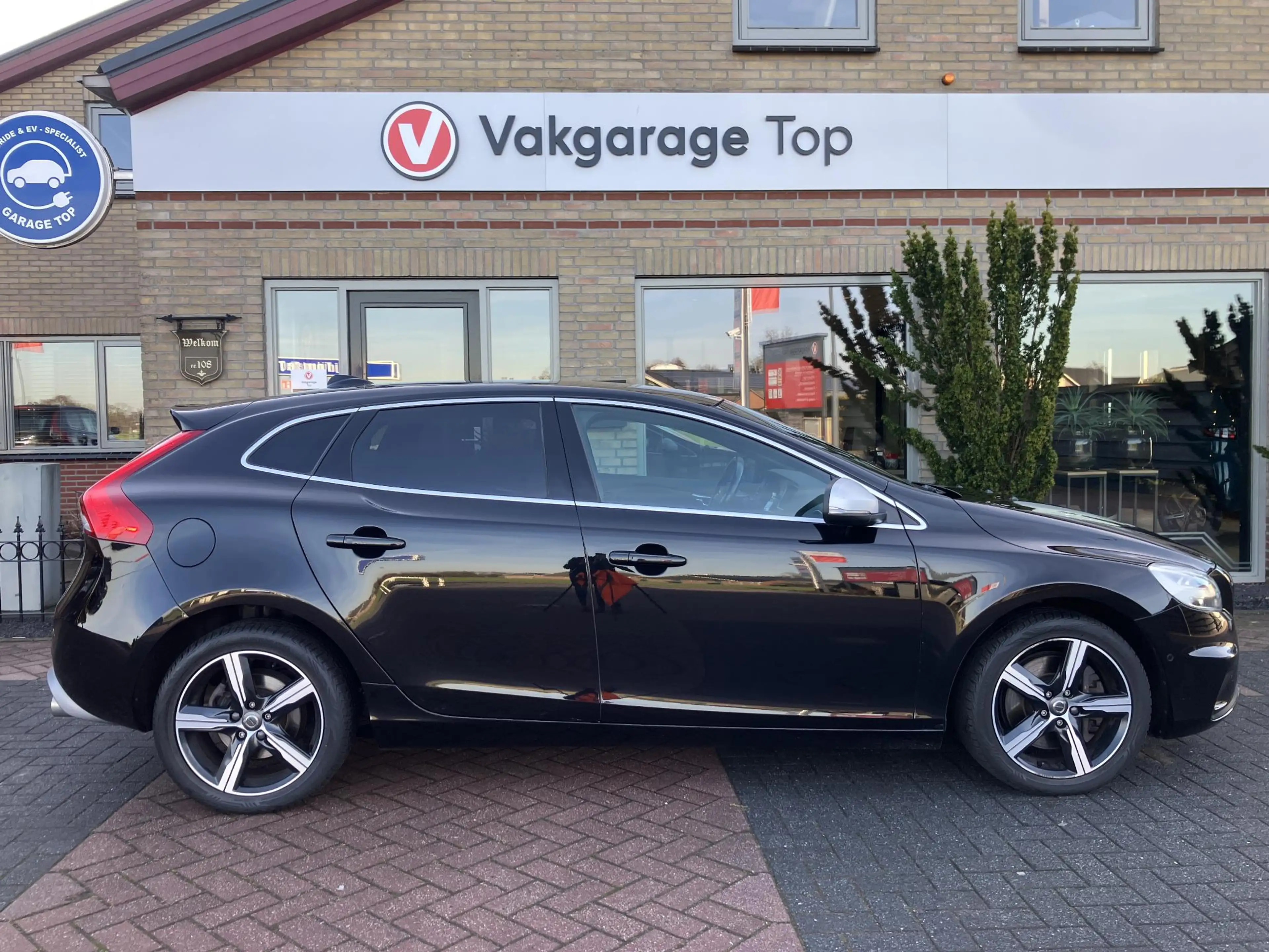 Volvo V40 1.5 T3 Polar+ Sport | R-Design | Pano | Leder | NA — photo 12