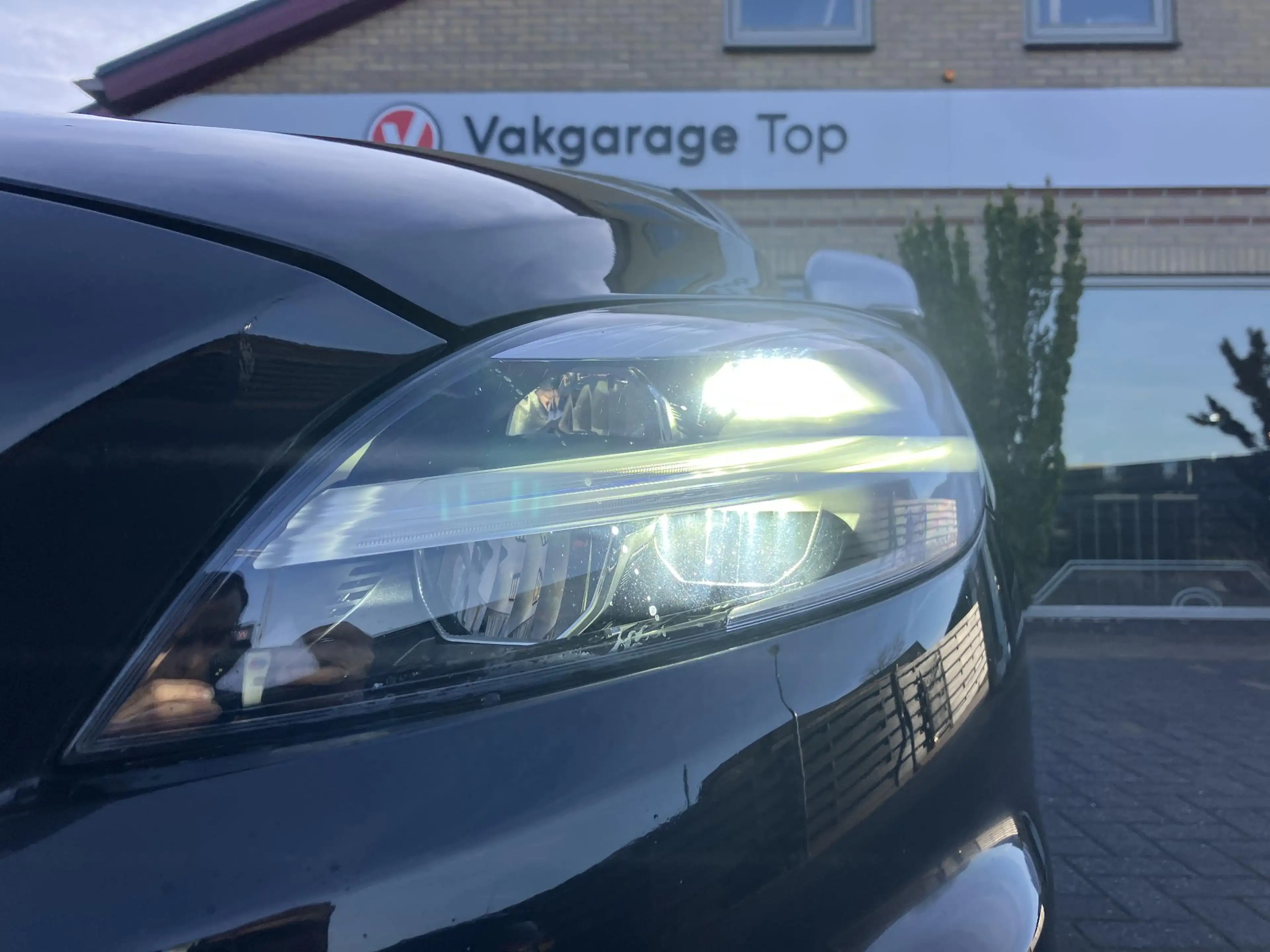 Volvo V40 1.5 T3 Polar+ Sport | R-Design | Pano | Leder | NA — photo 13