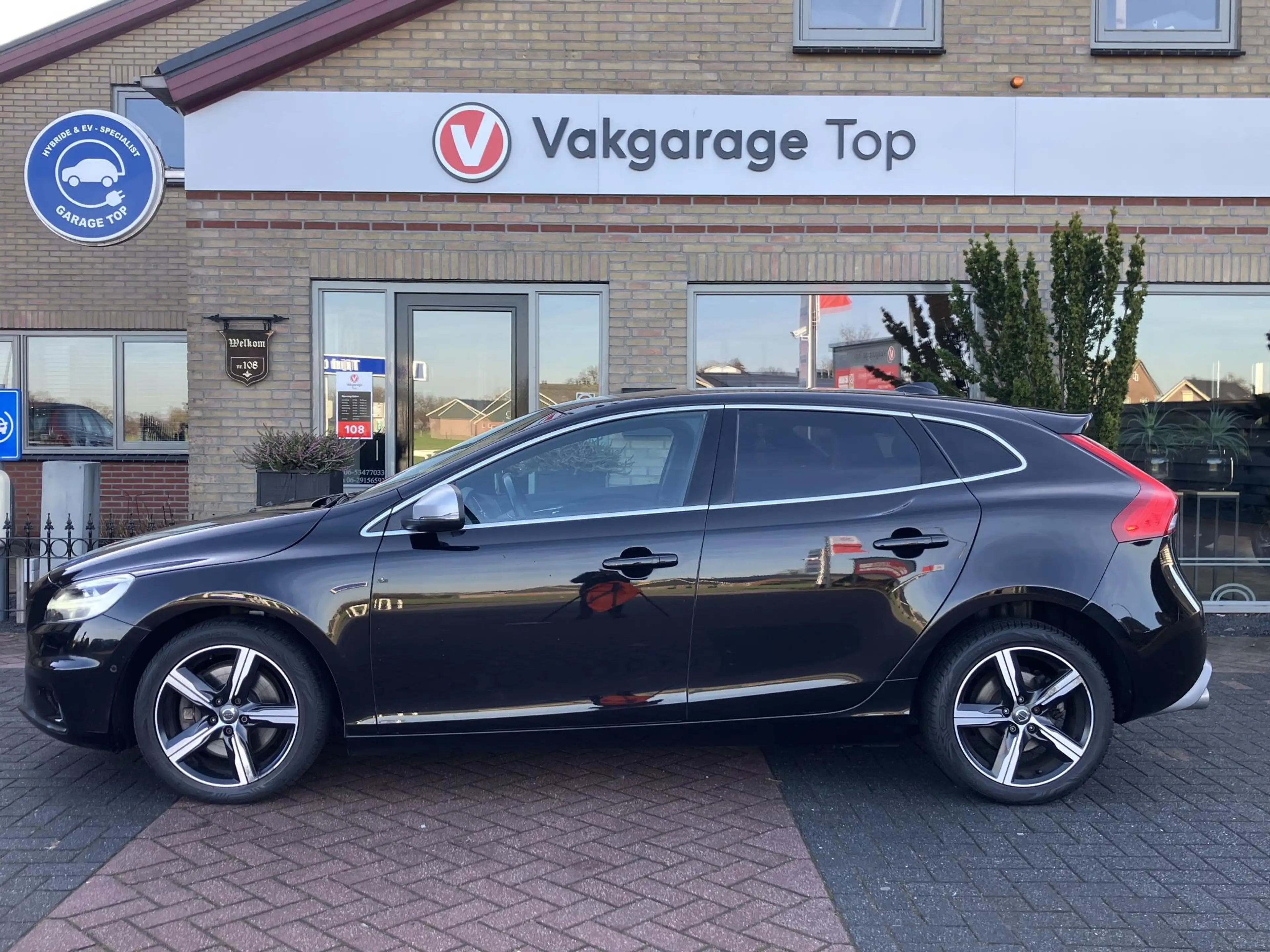 Volvo V40 1.5 T3 Polar+ Sport | R-Design | Pano | Leder | NA — photo 9