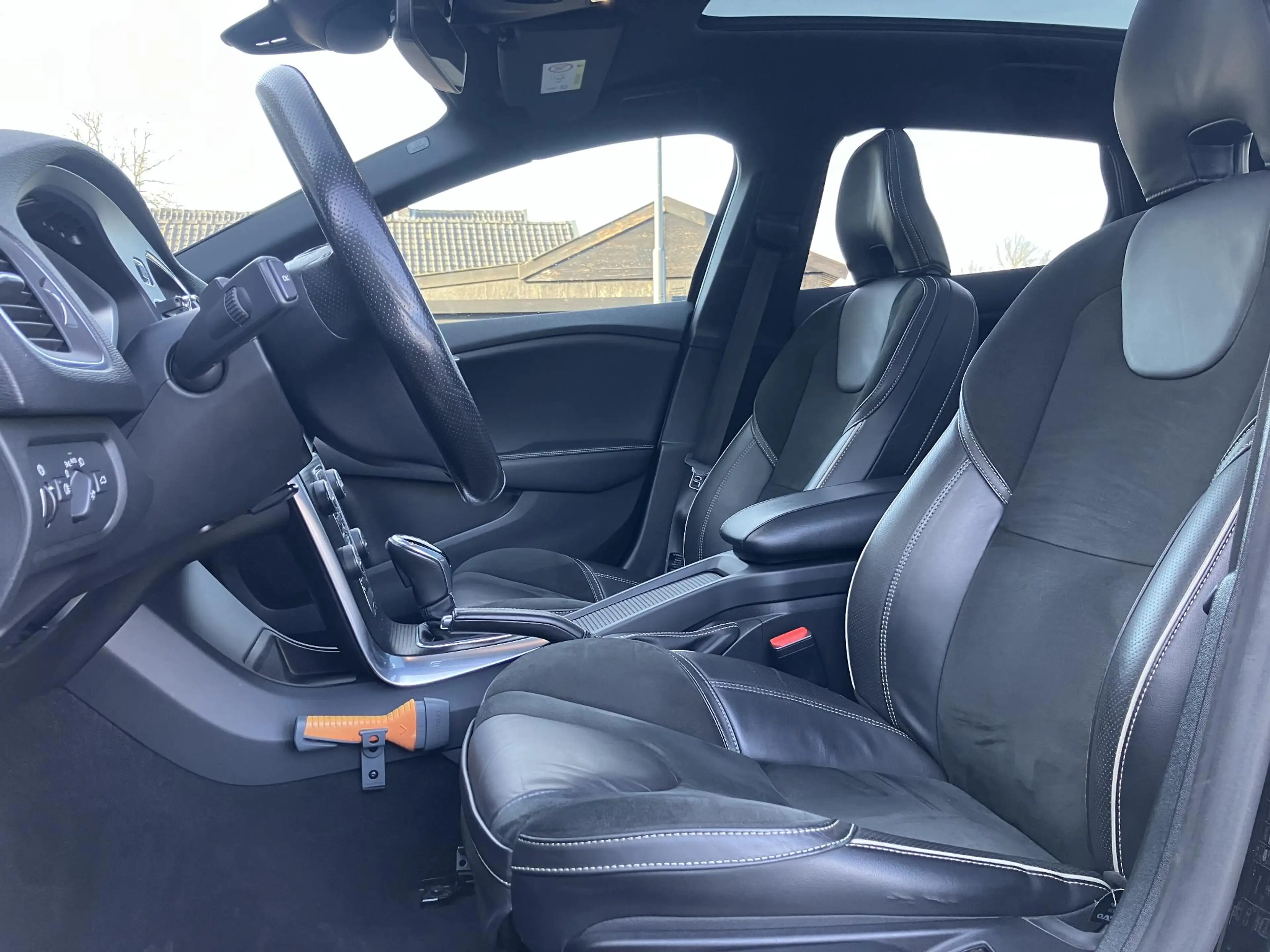 Volvo V40 1.5 T3 Polar+ Sport | R-Design | Pano | Leder | NA — photo 17
