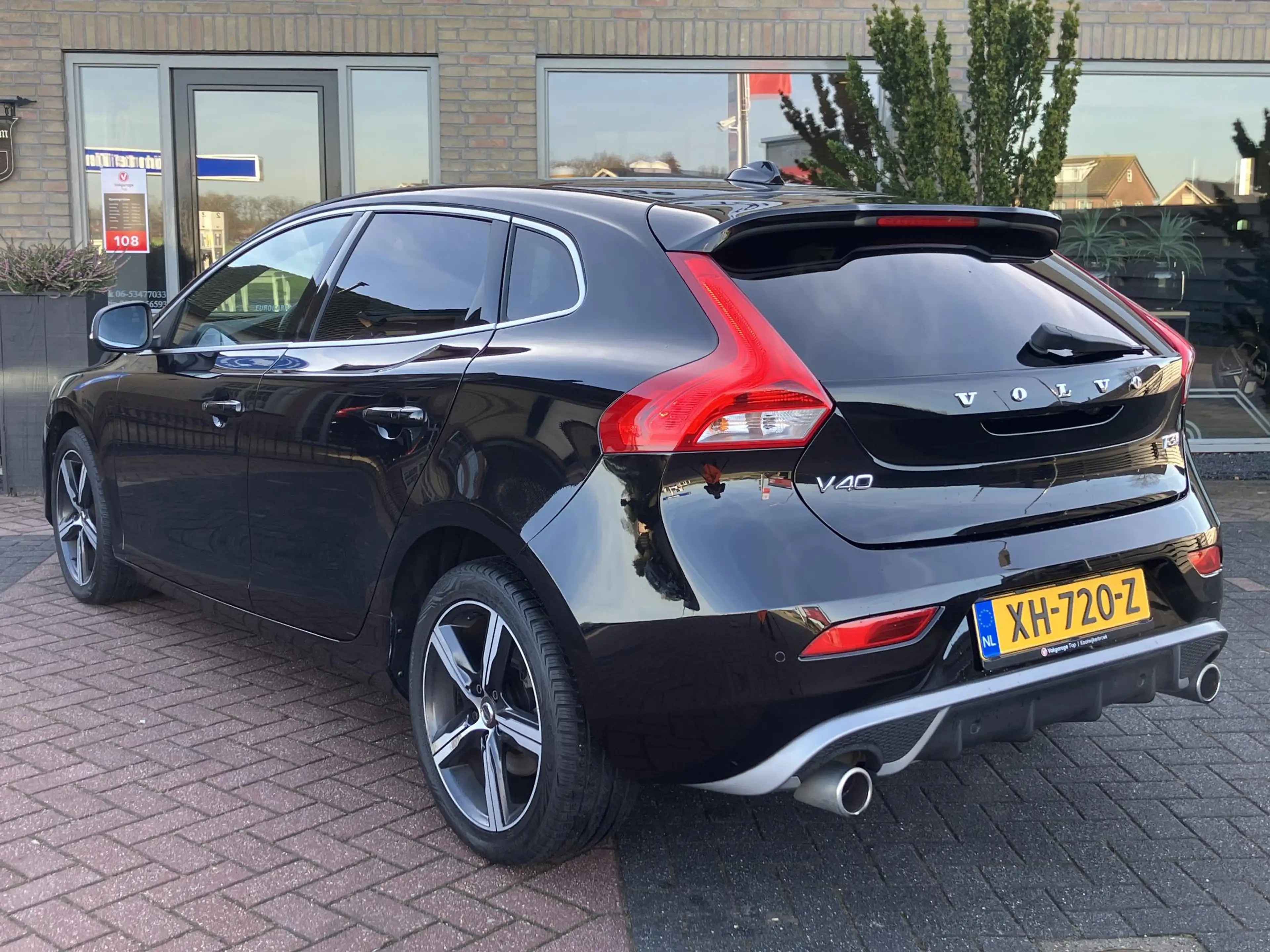 Volvo V40 1.5 T3 Polar+ Sport | R-Design | Pano | Leder | NA — photo 10